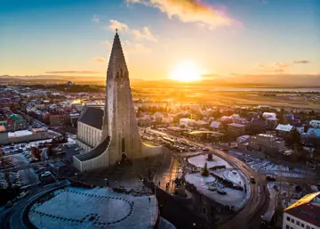 hallgrimskirkja kerk en reykjavik stadsgezicht in ijsland luchtfoto