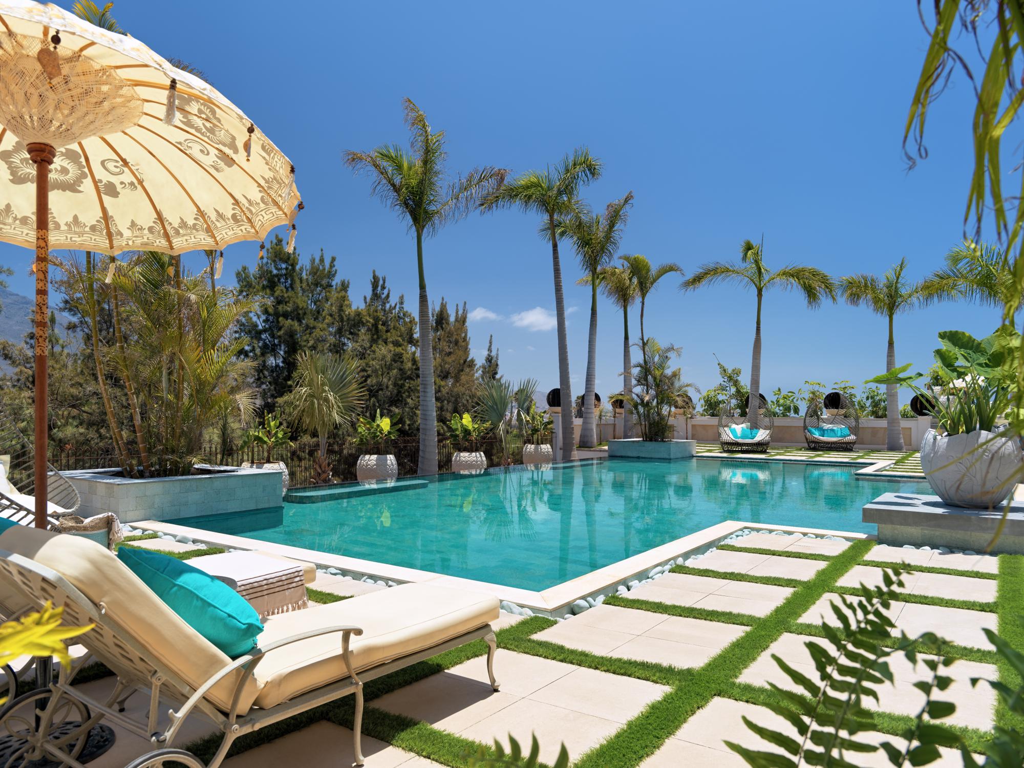 Royal River Hotel