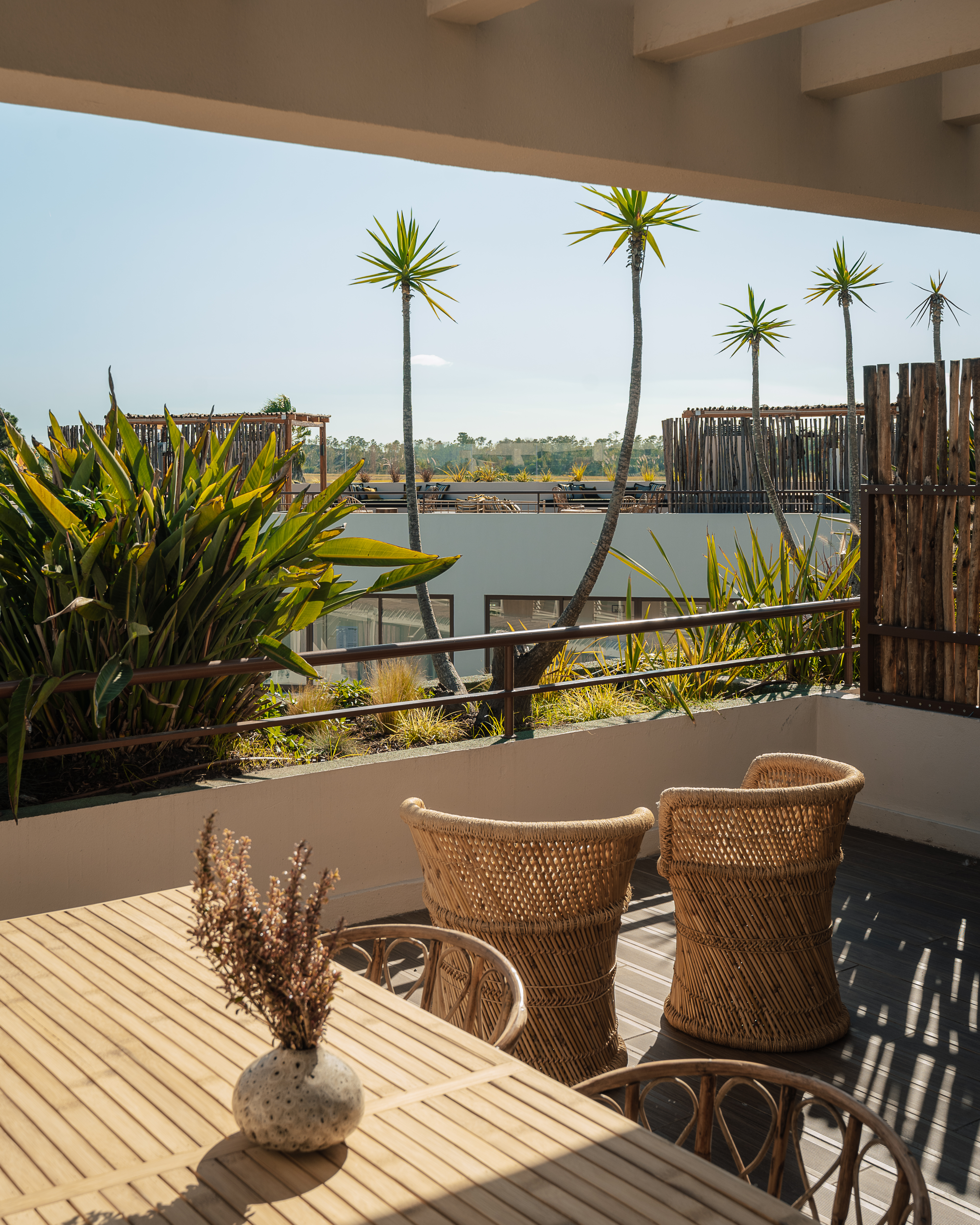 2022 09 suites terrace pool 52
