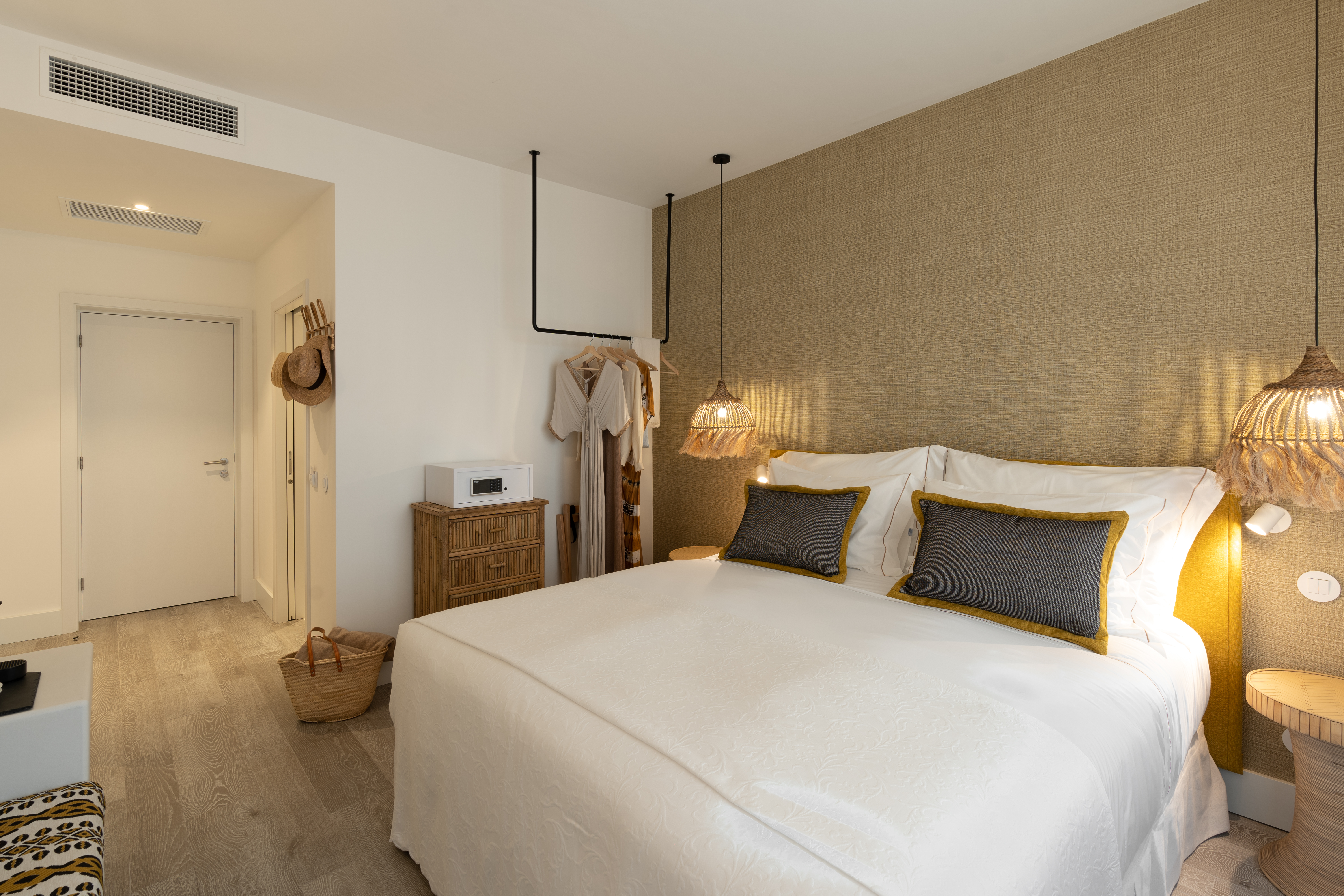 32 superior room