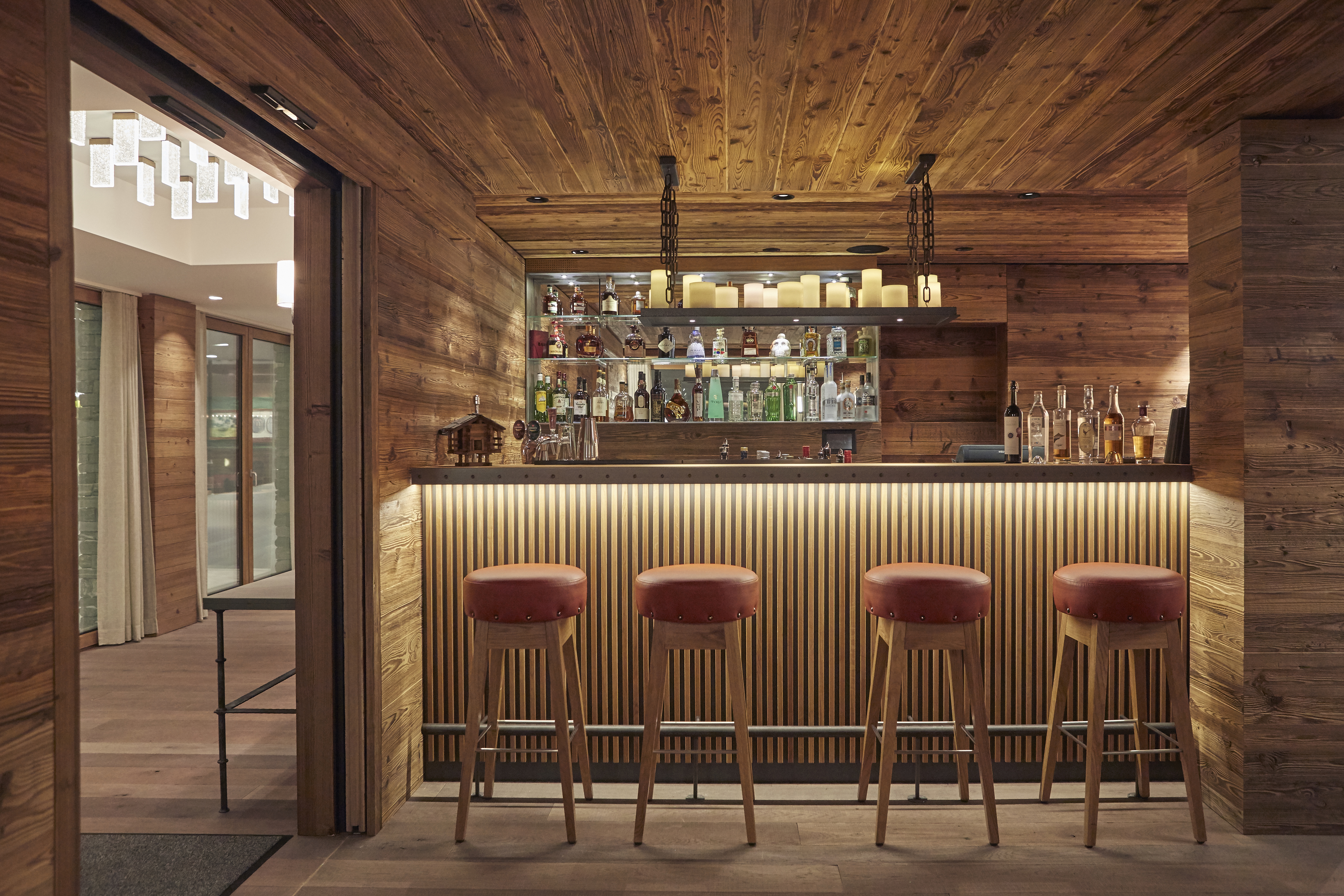 bar and lounge 1