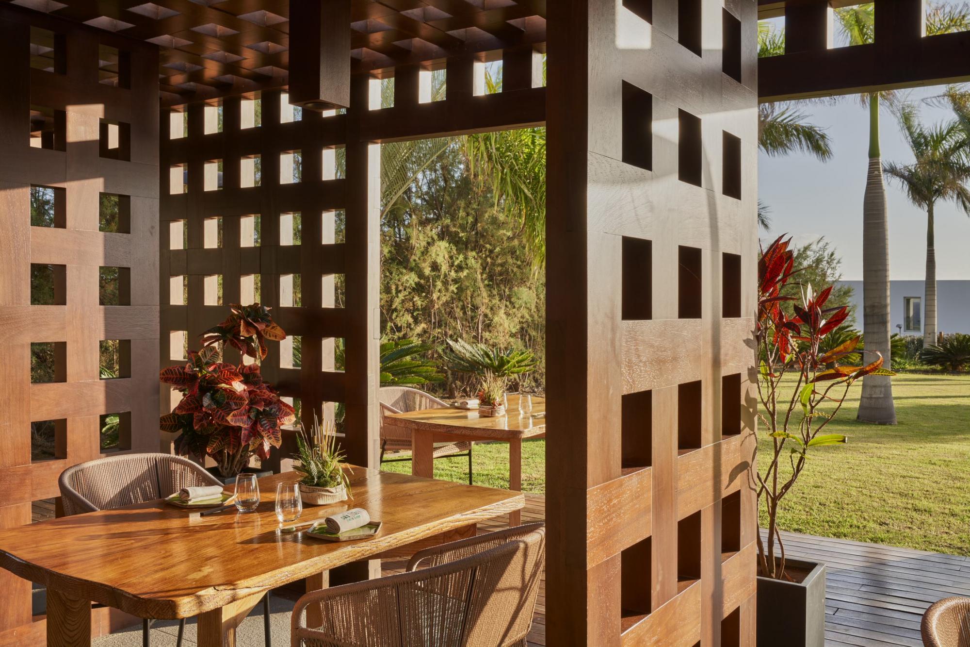 royal hideaway corales beach restaurant