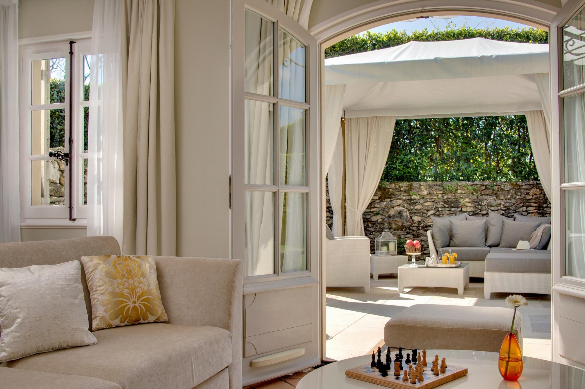 le domaine du mas de pierre lounge