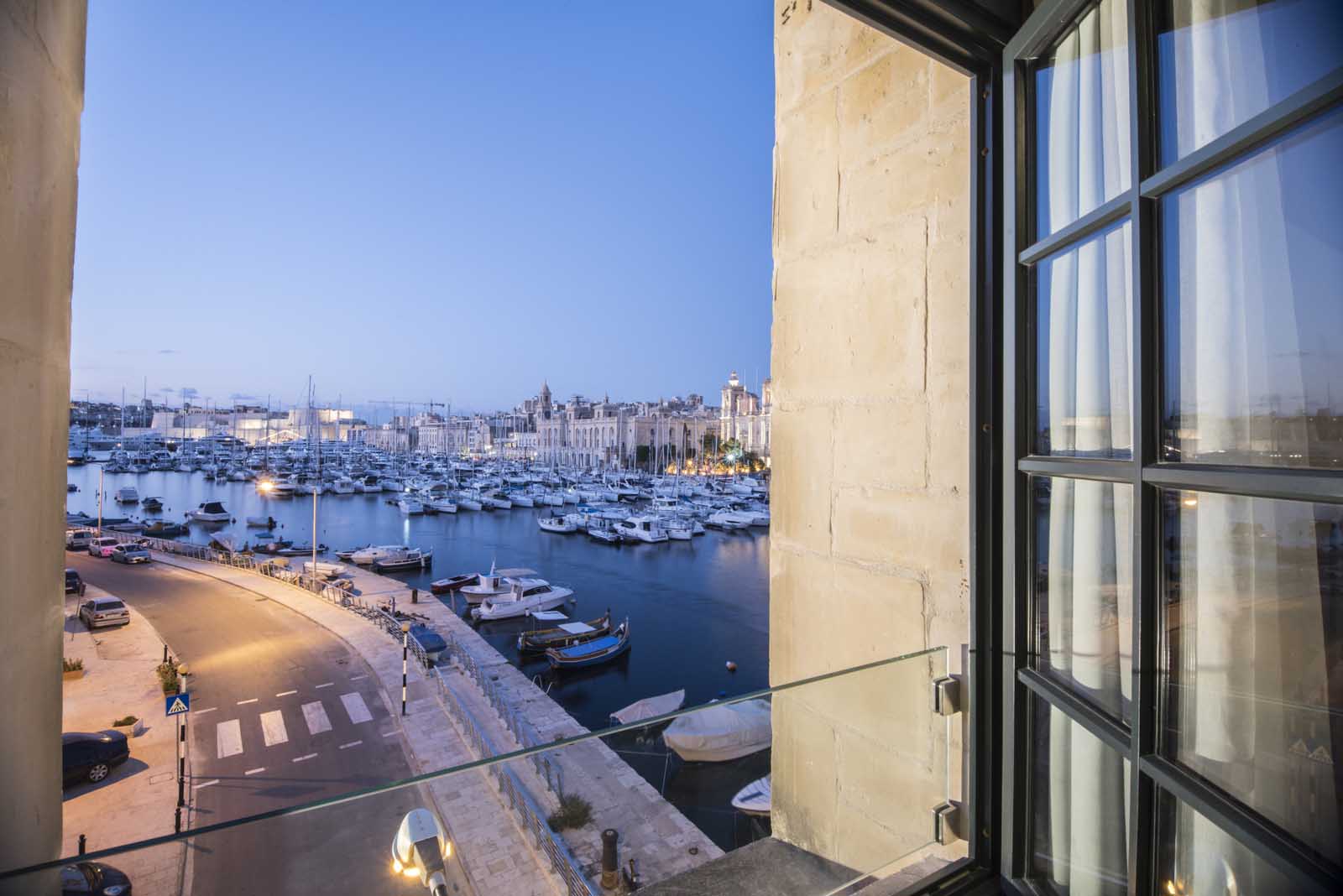 cugo gran macina grand harbour ligging