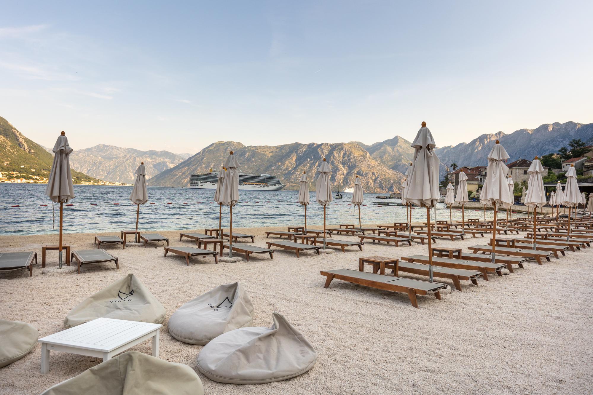 huma kotor bay ligging