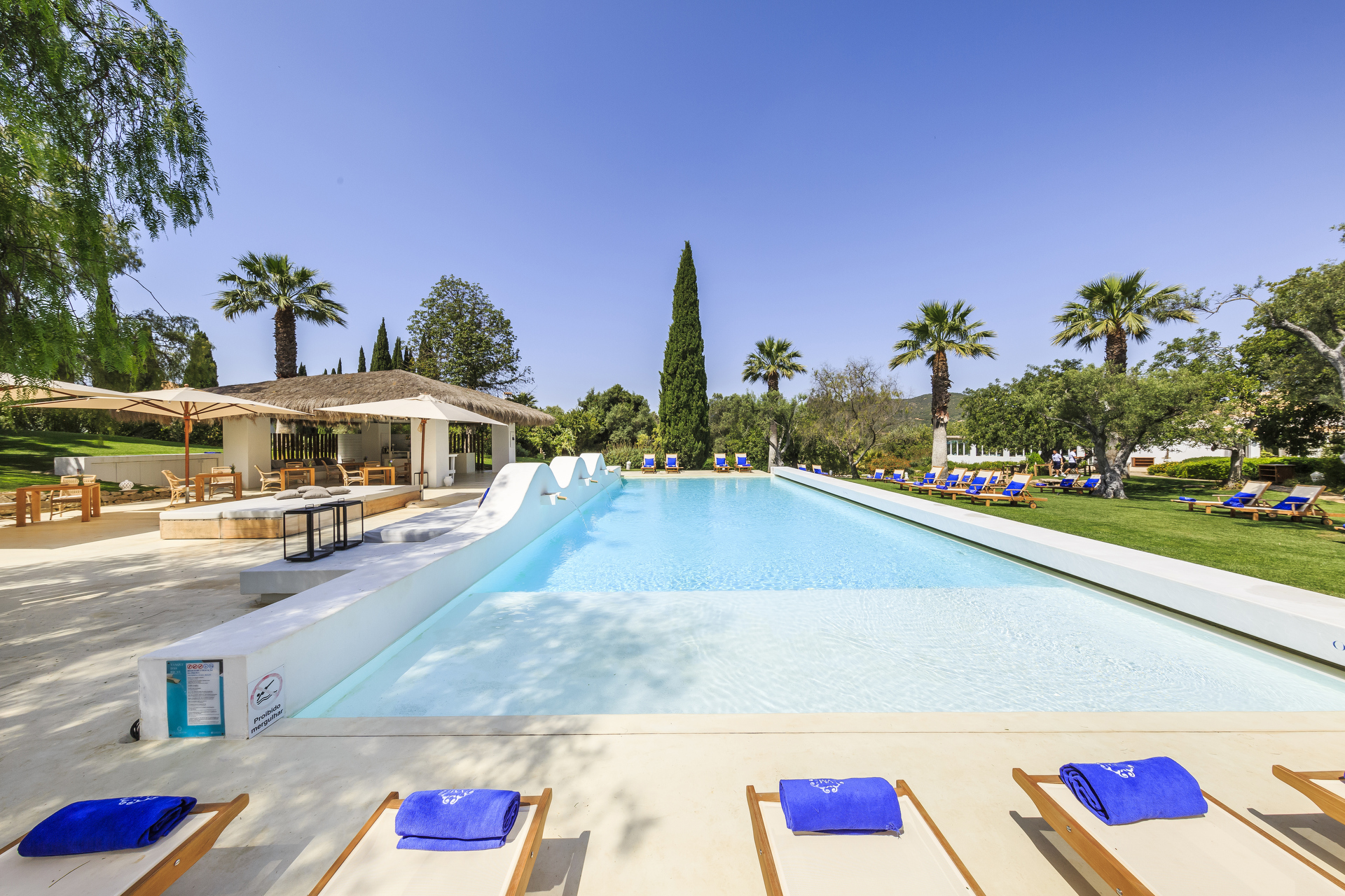 octant vila monte zwembad