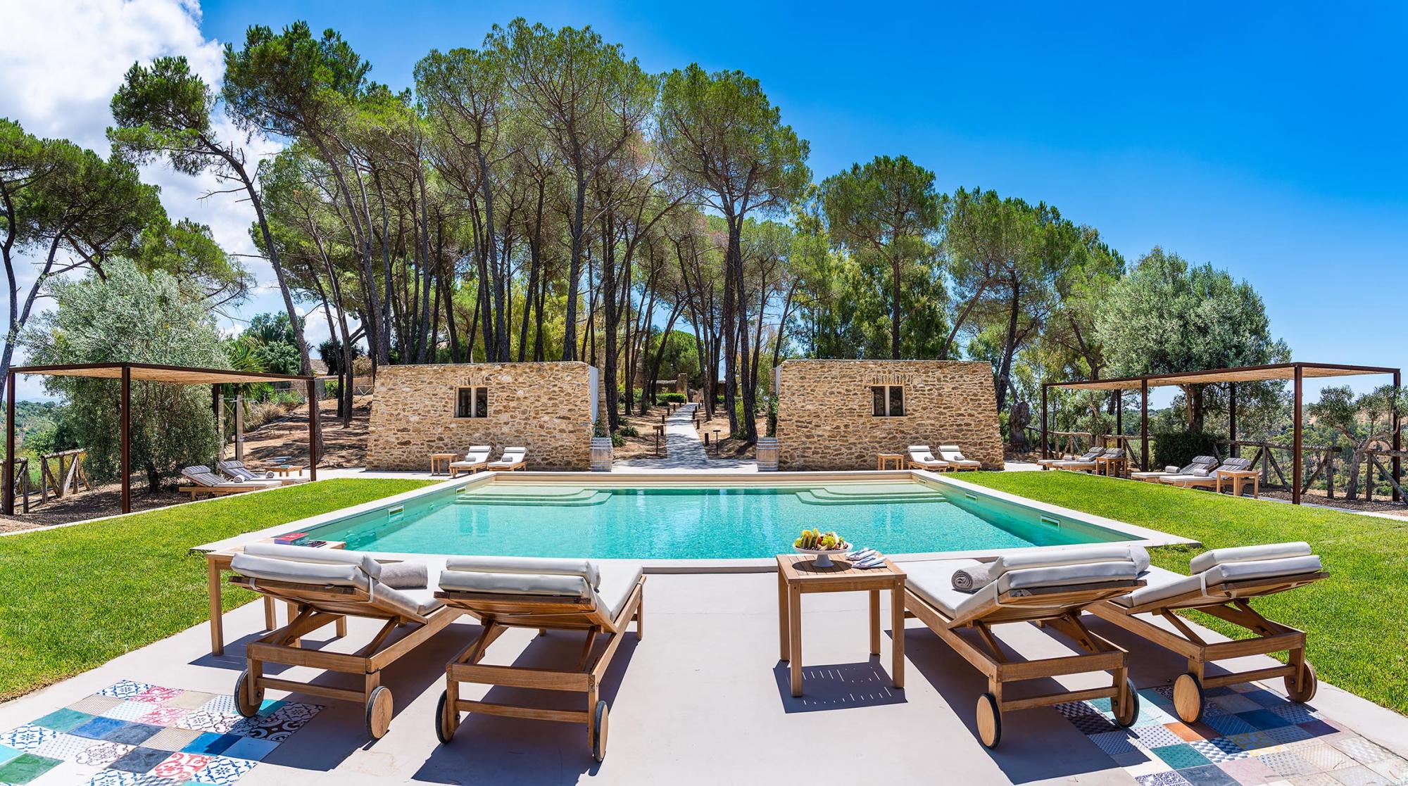 feudi del pisciotto wine relais zwembad