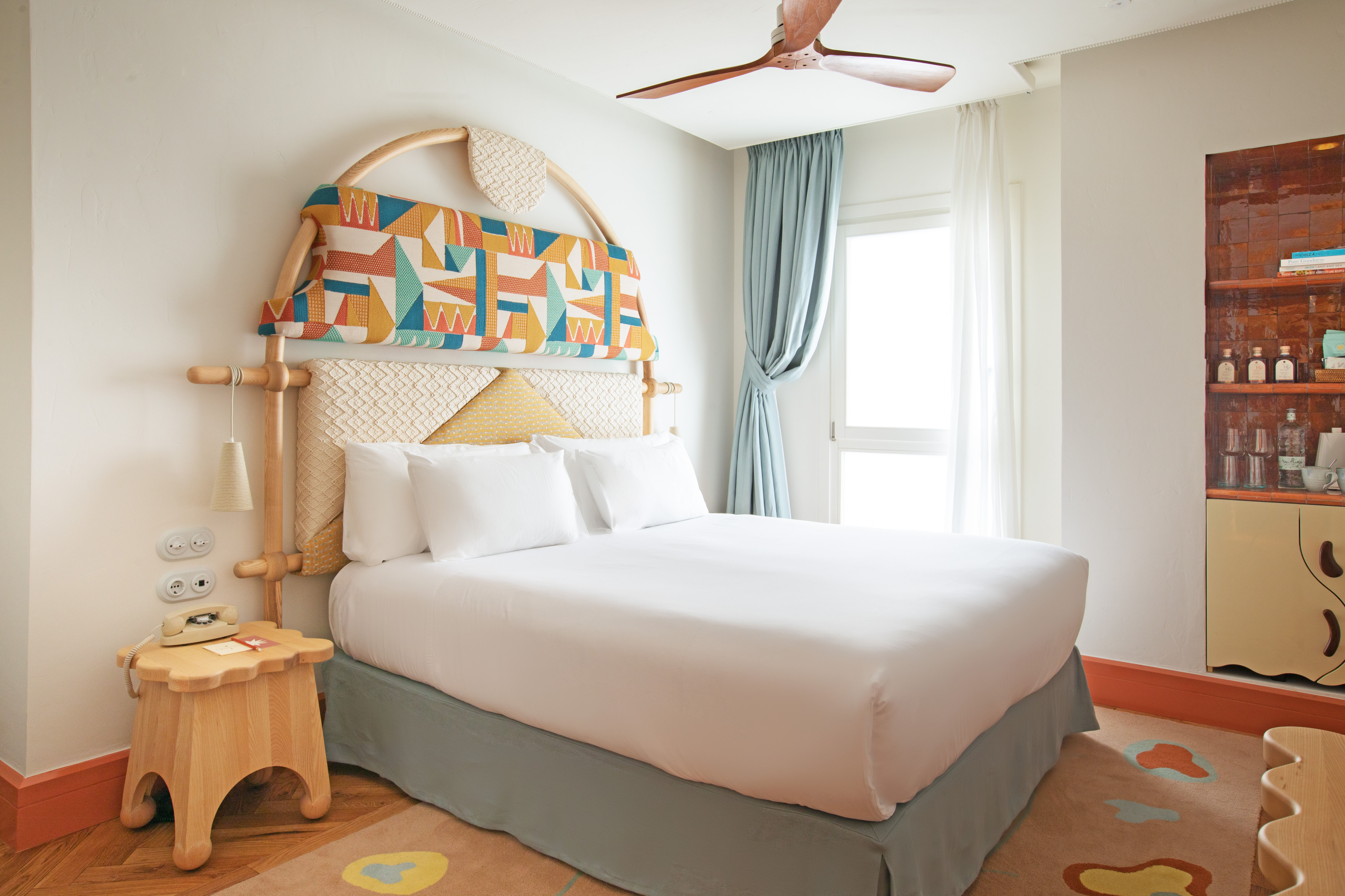 5 montesol experimental ibiza kamer blauw bed