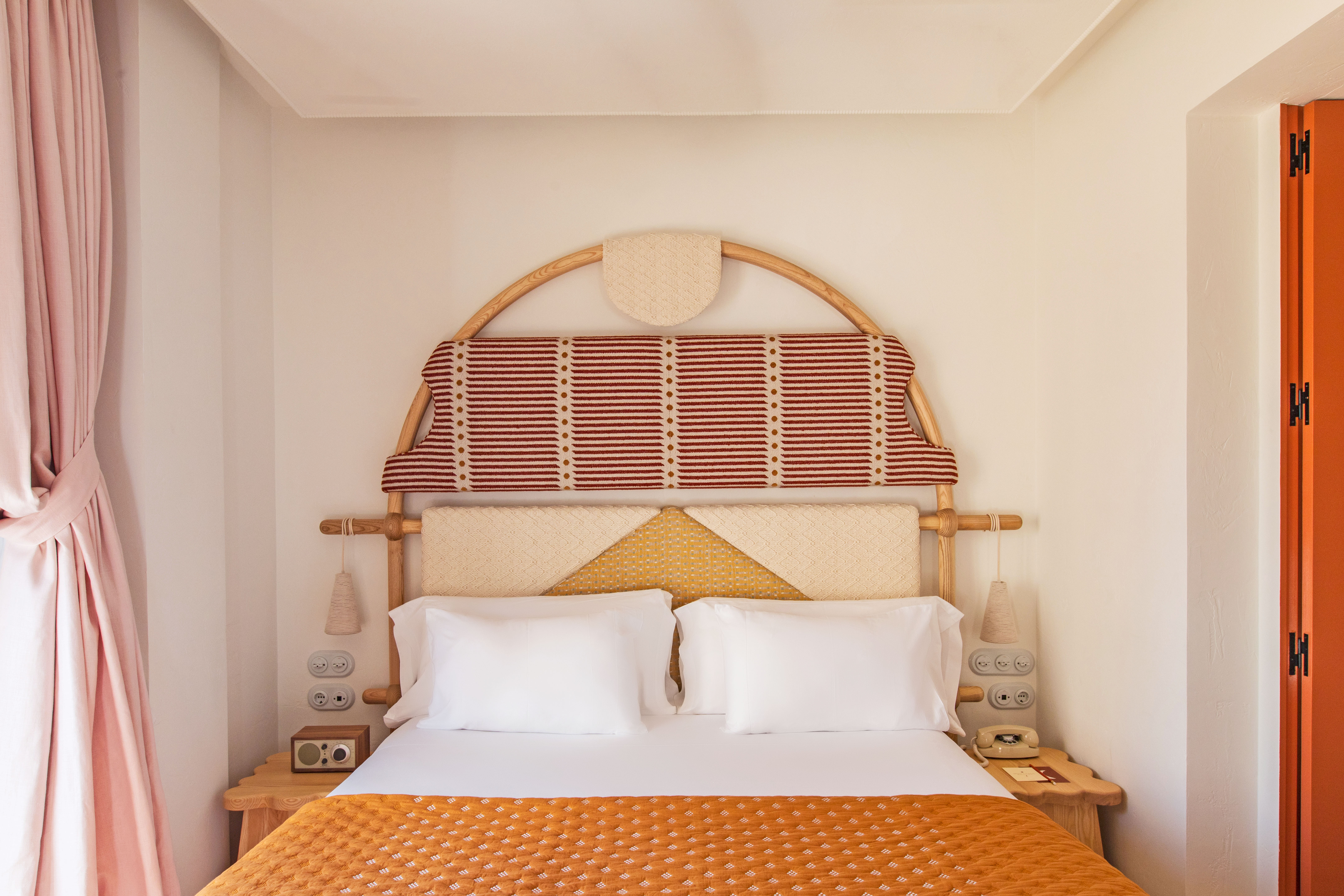8 montesol experimental ibiza geel bed