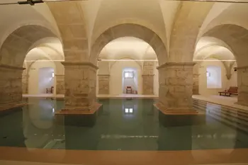 17 montebelo mosteiro alcobaca historic hotel piscina interior 2