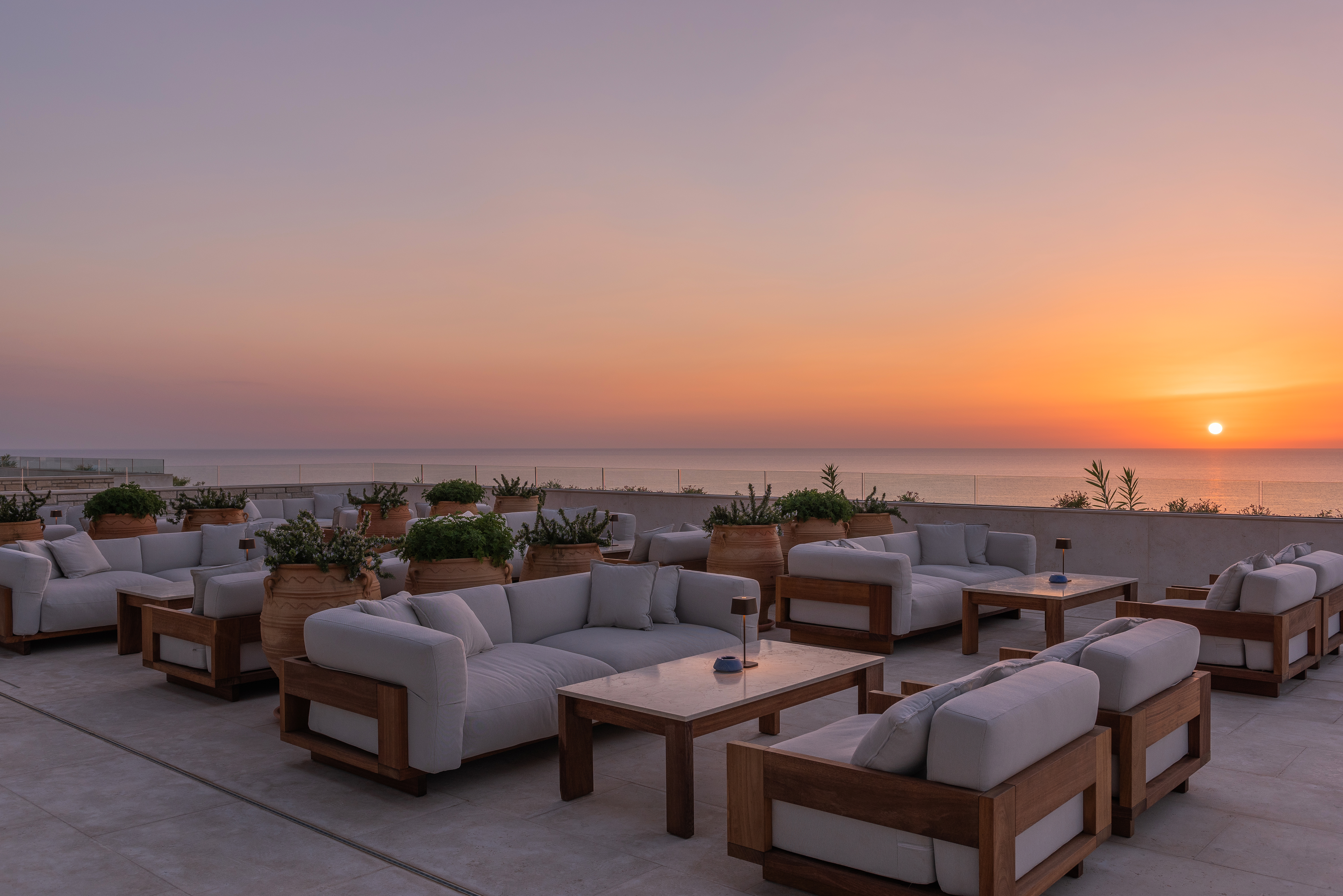 1 chroma lounge bar