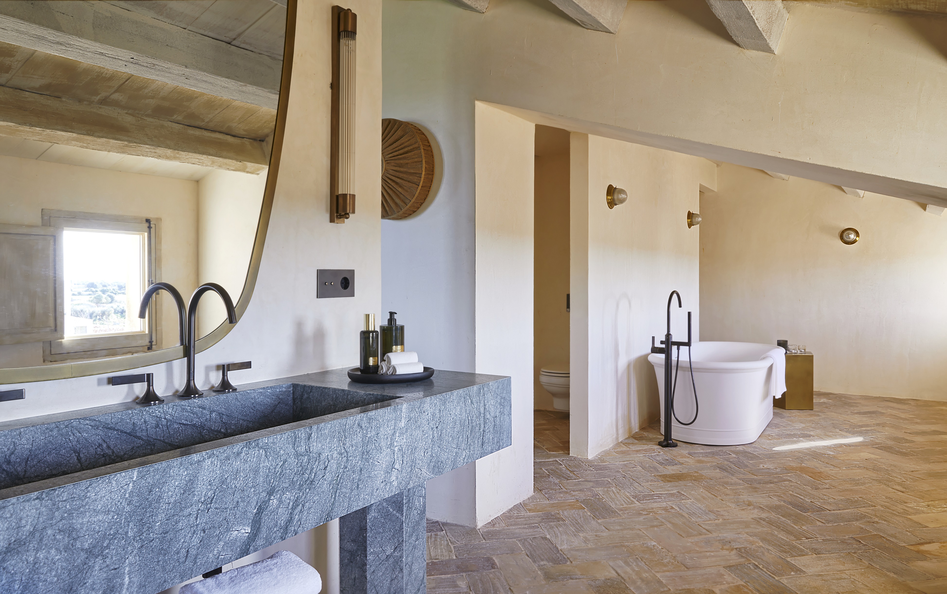 3a son vell bedroom suite bathroom