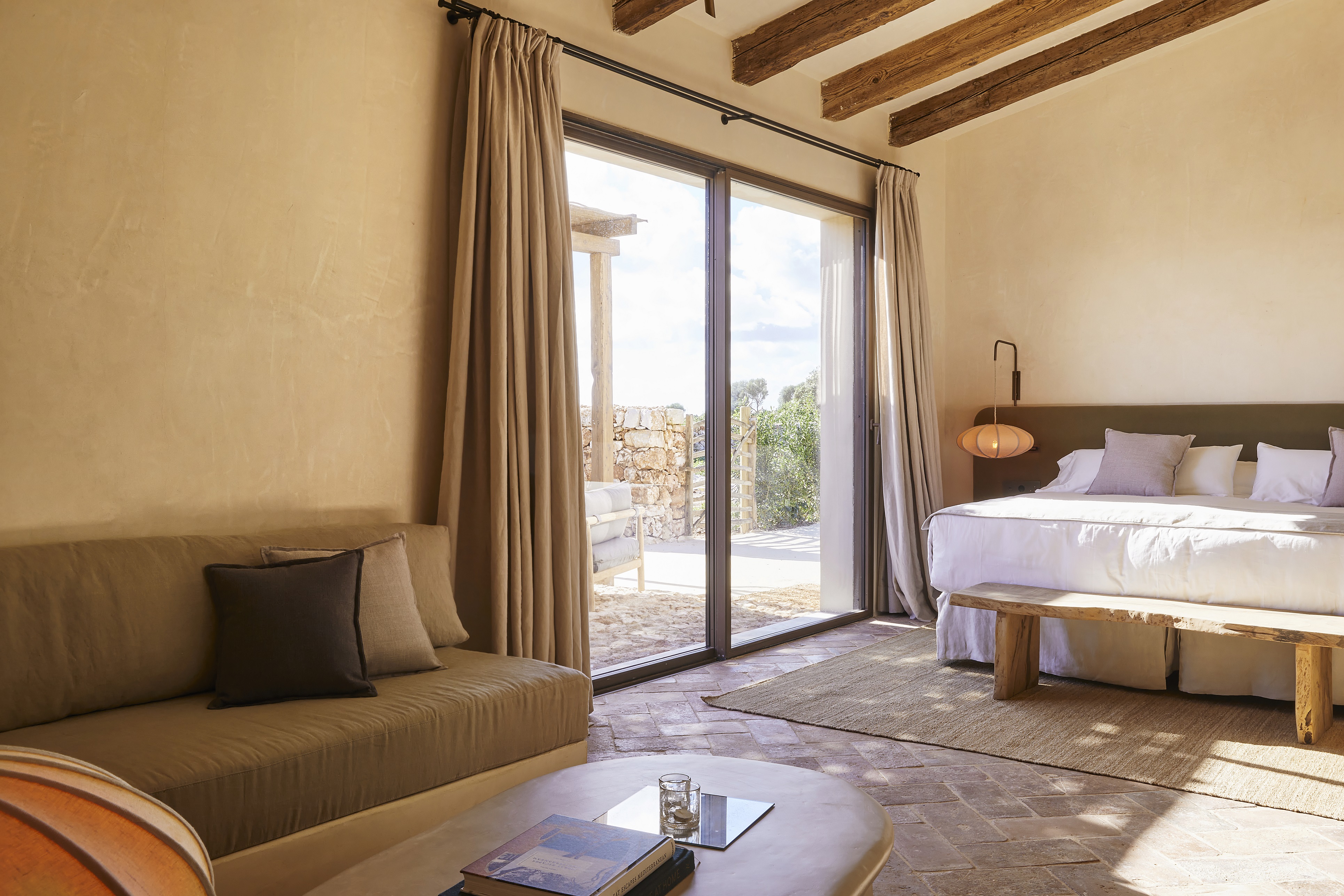 4 son vell garden junior suite bedroom