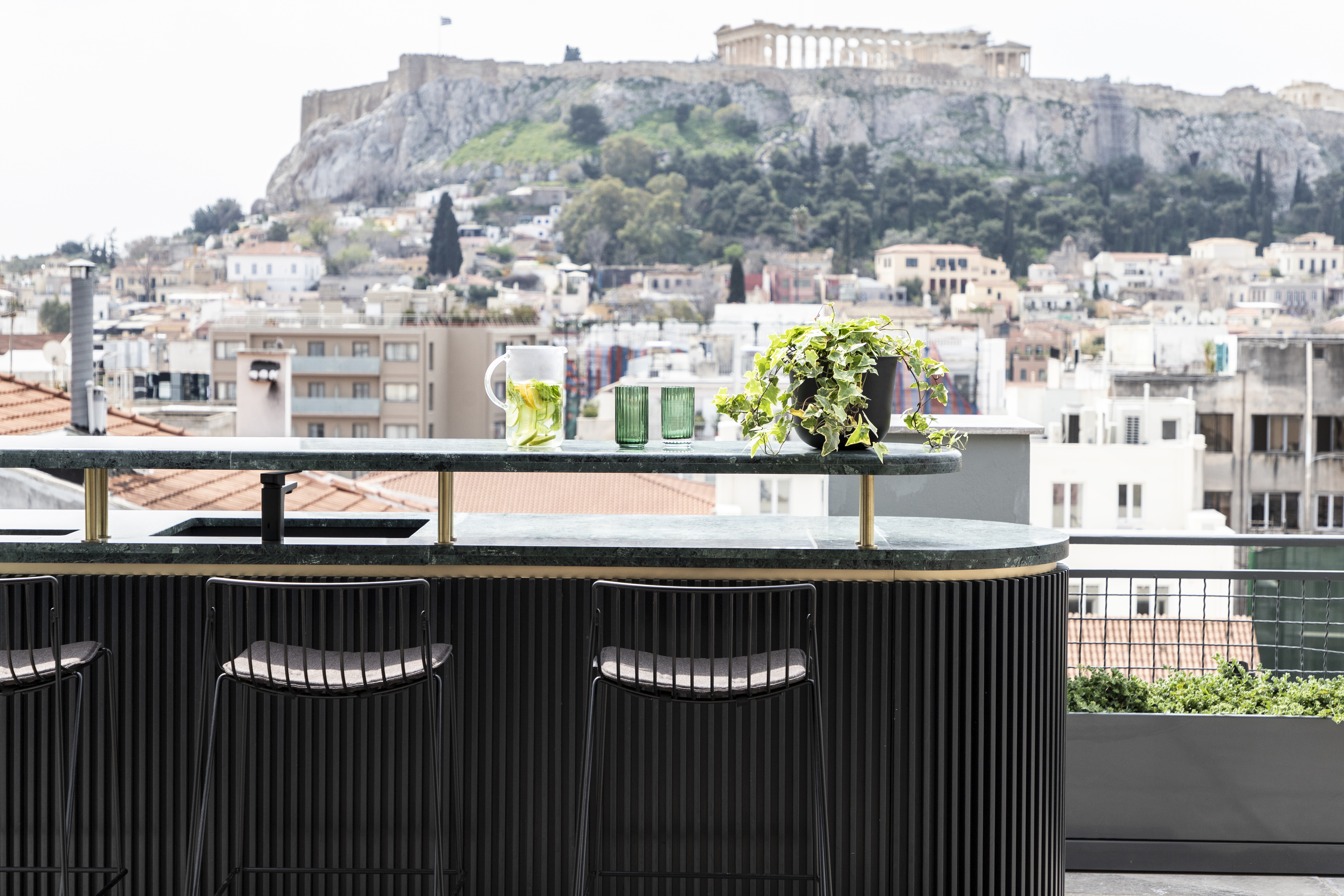 6 periant hotel terras view