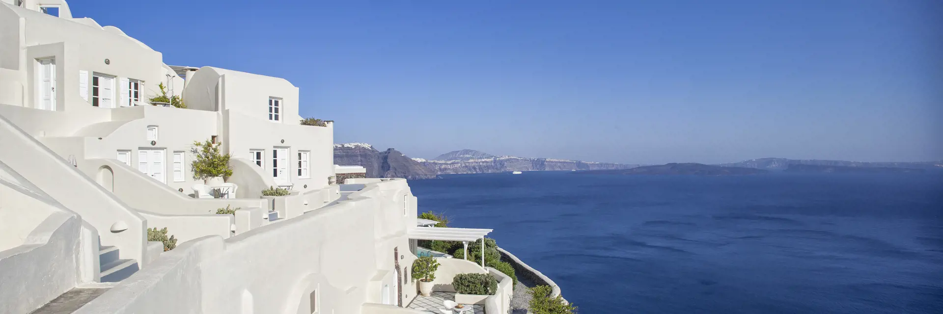 canaves oia suites architecture views1