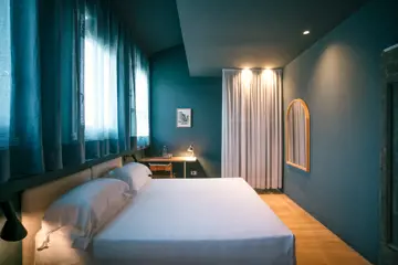 7 riva lofts blue room