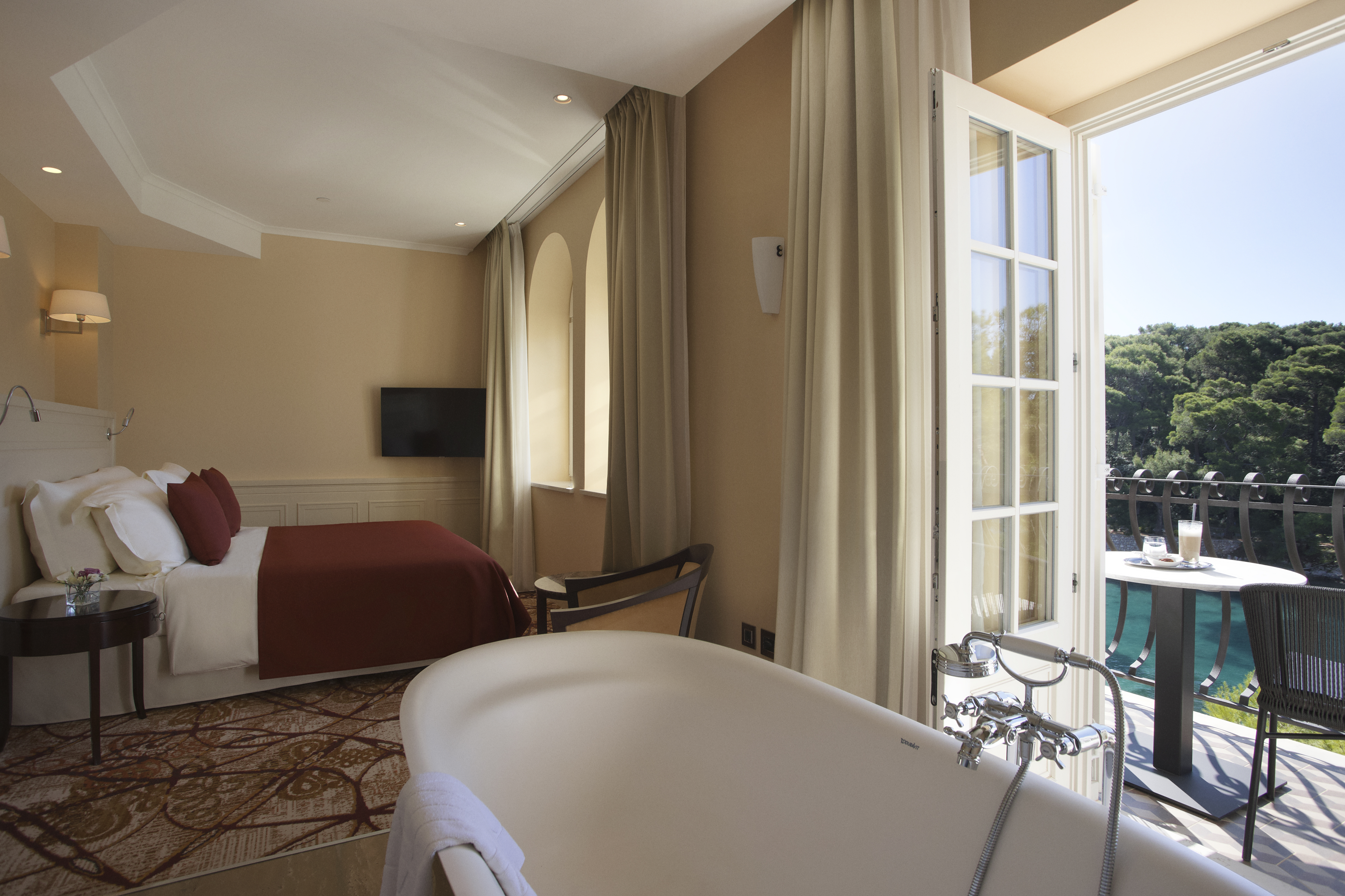 12 alhambra suite 2