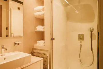 bellevue suite bathroom