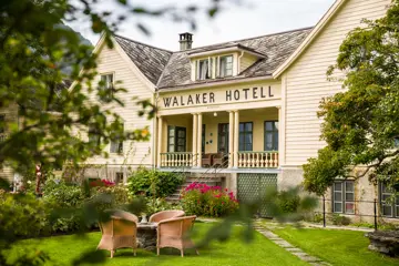 2 walaker hotel front