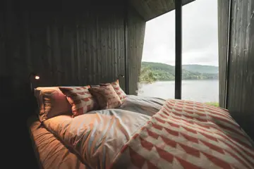 19 bed with room view lake