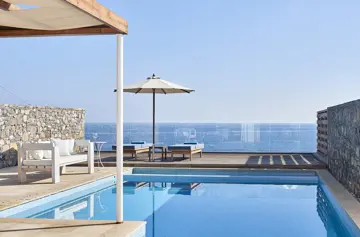 4 club suite 1 bdrm private pool seafront 2