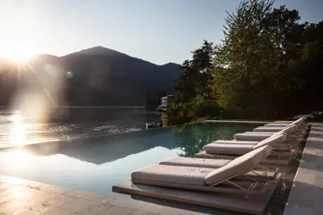 infinity pool laqua by the lake
