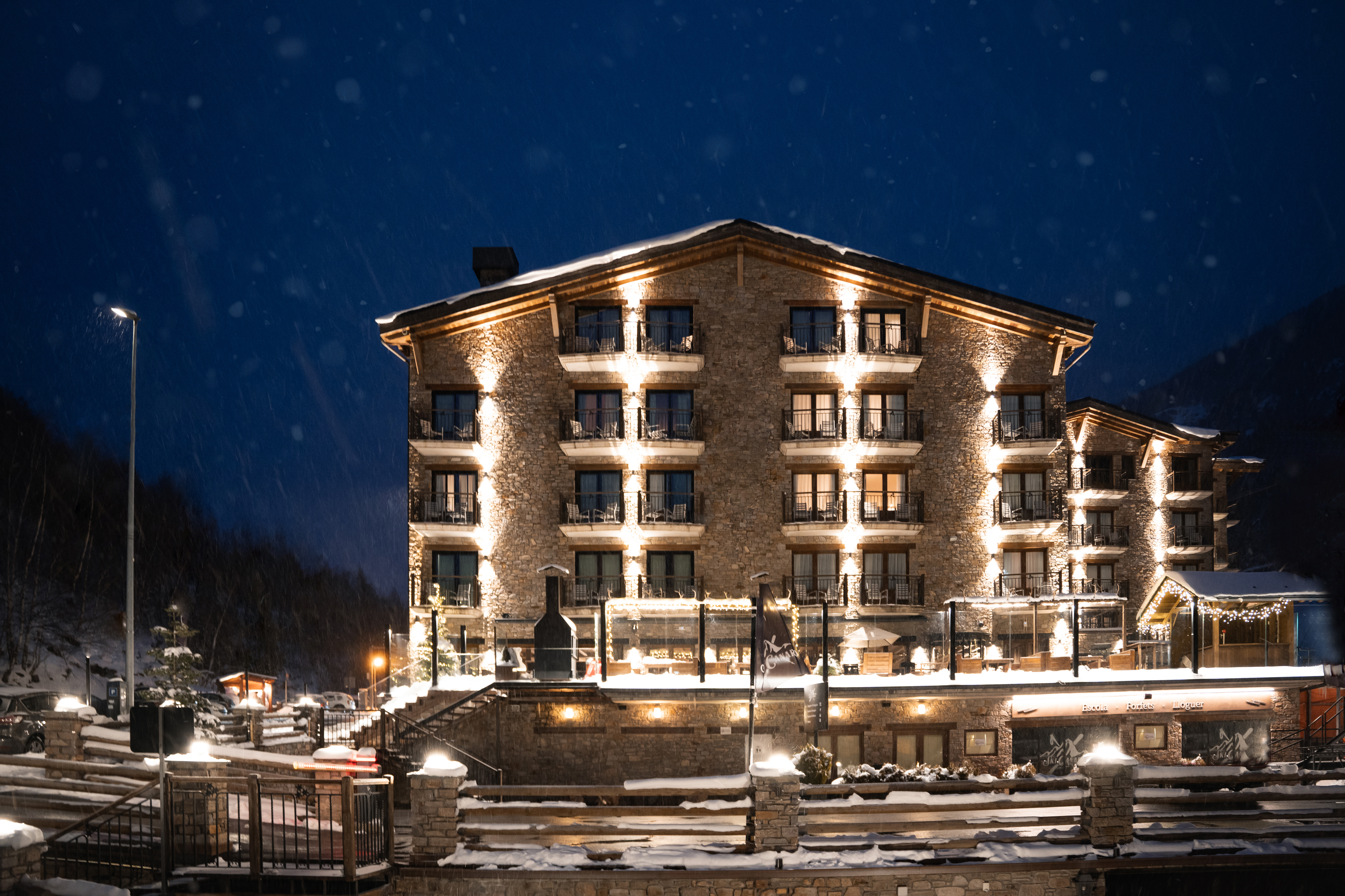 serras andorra high fachada noche xi