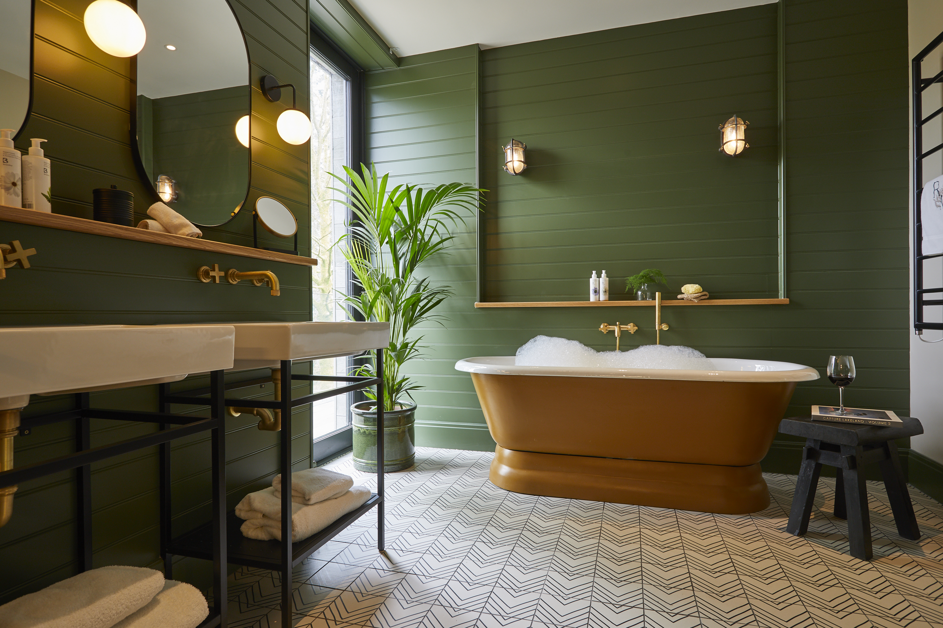 14 pavilion hot tub suite bathroom