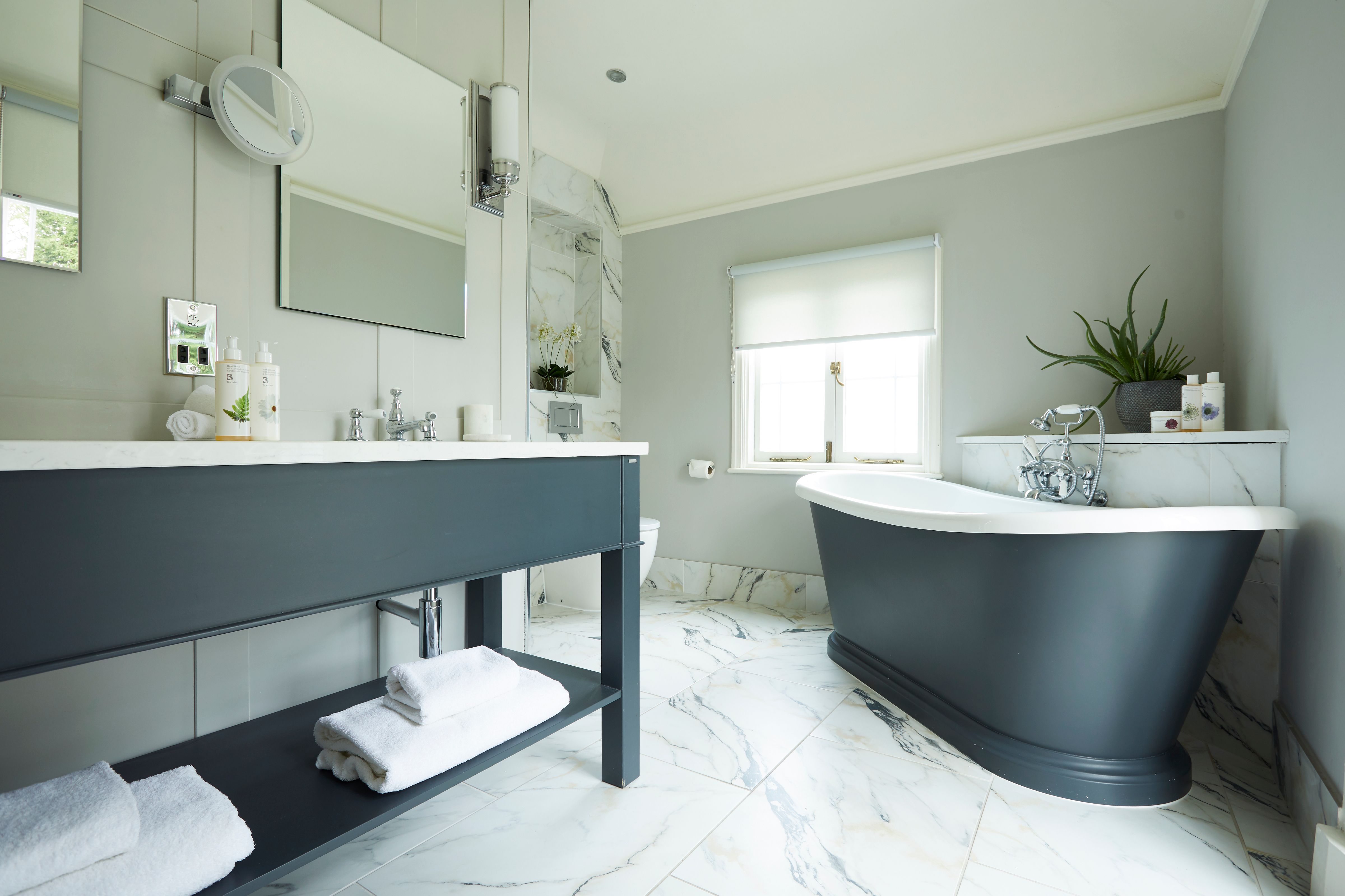 19 rothay manor bathroom