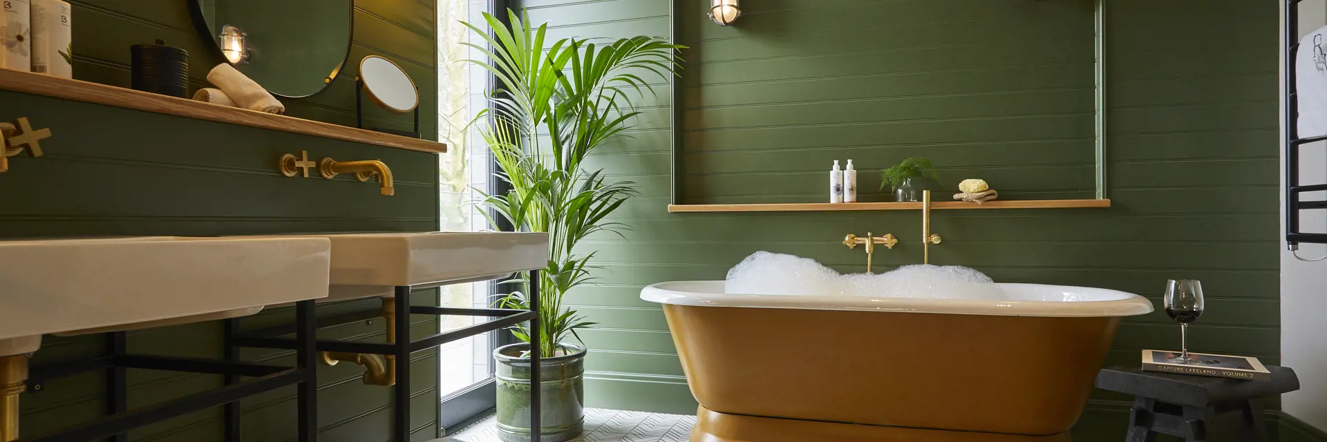 14 pavilion hot tub suite bathroom