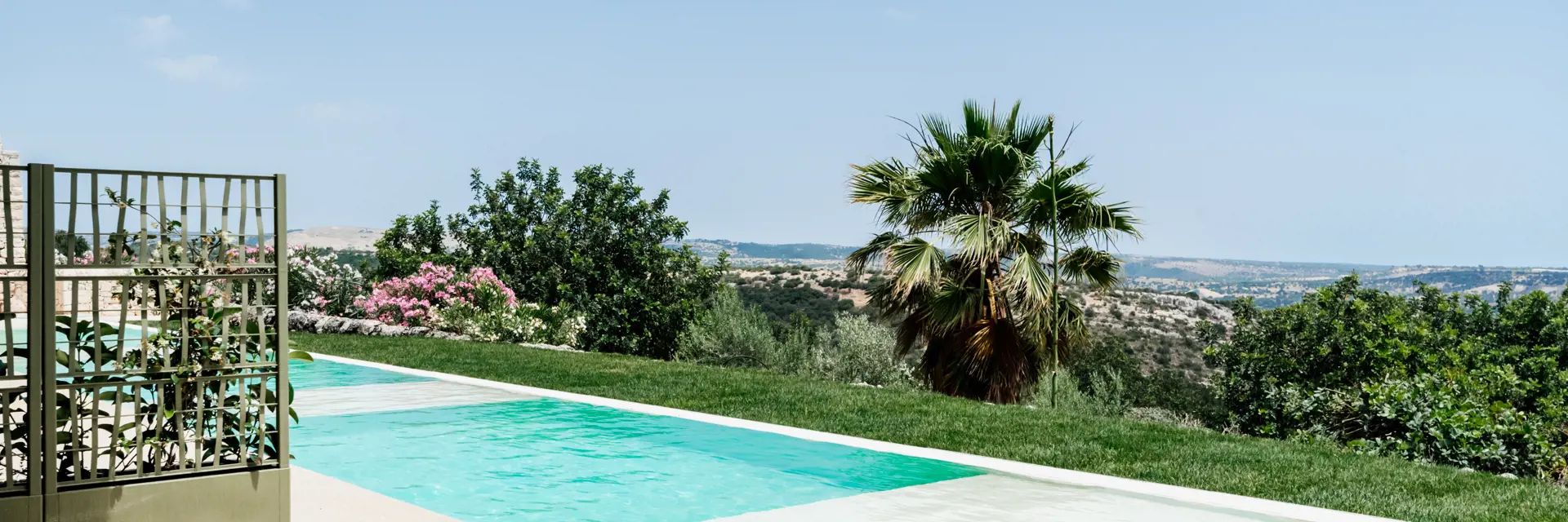 5 swim up pool family room
