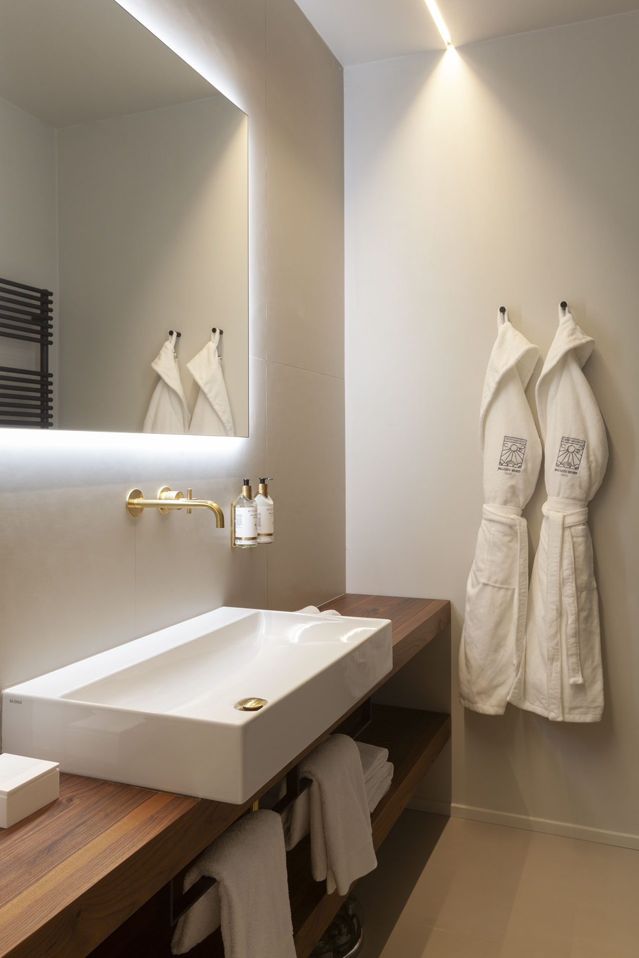 11 bathroom suite