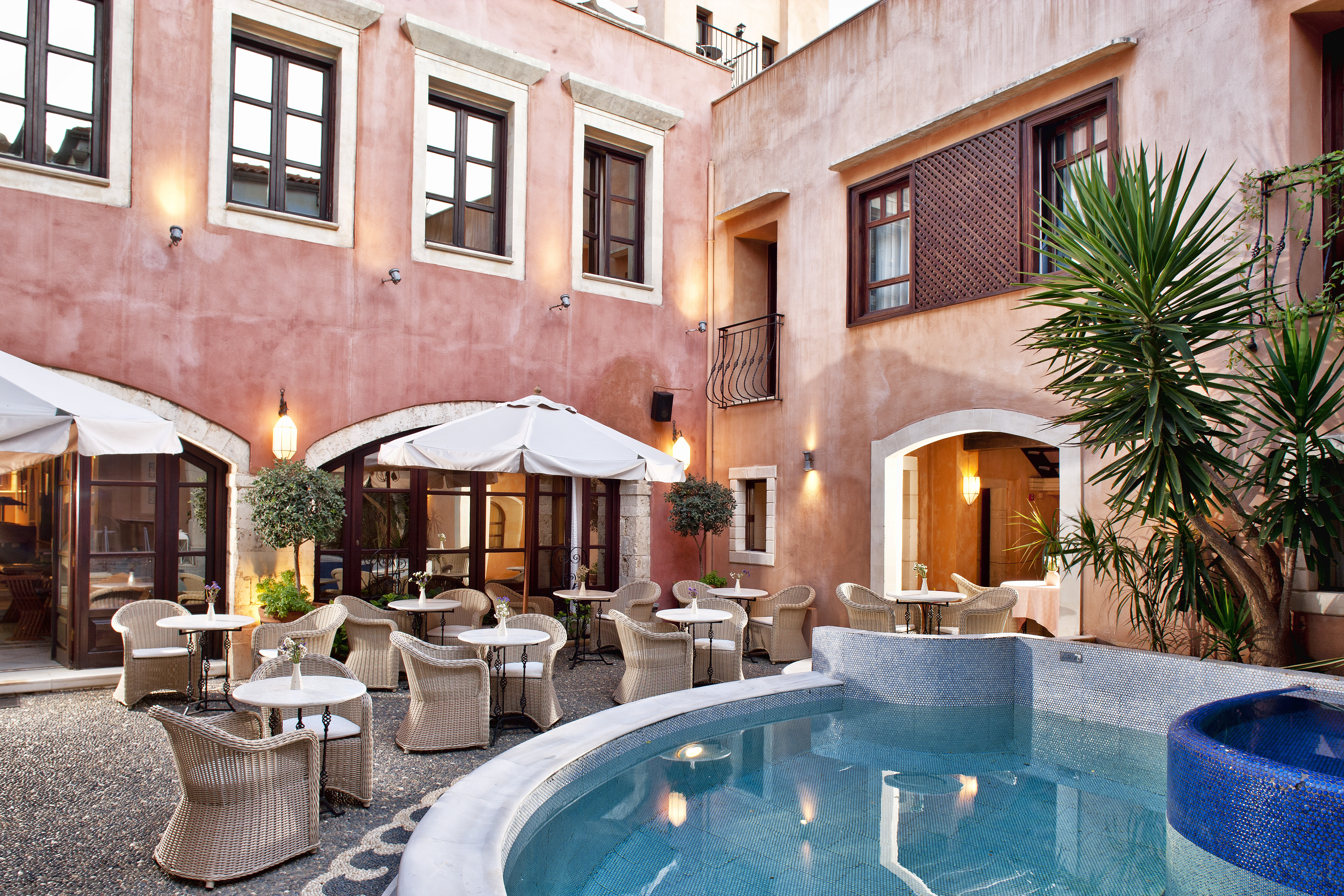 1 hotel binnentuin