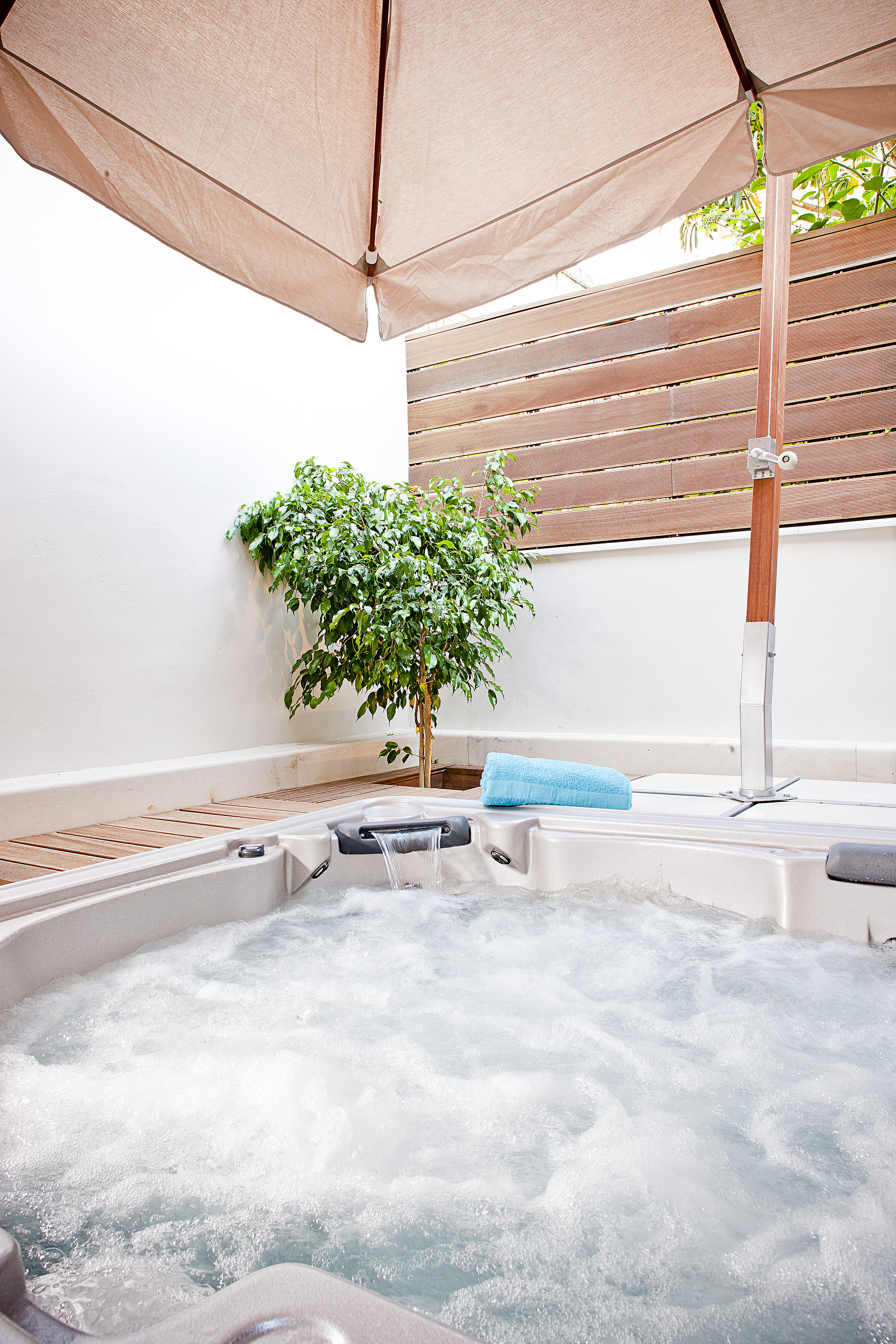 13 spa suite jacuzzi