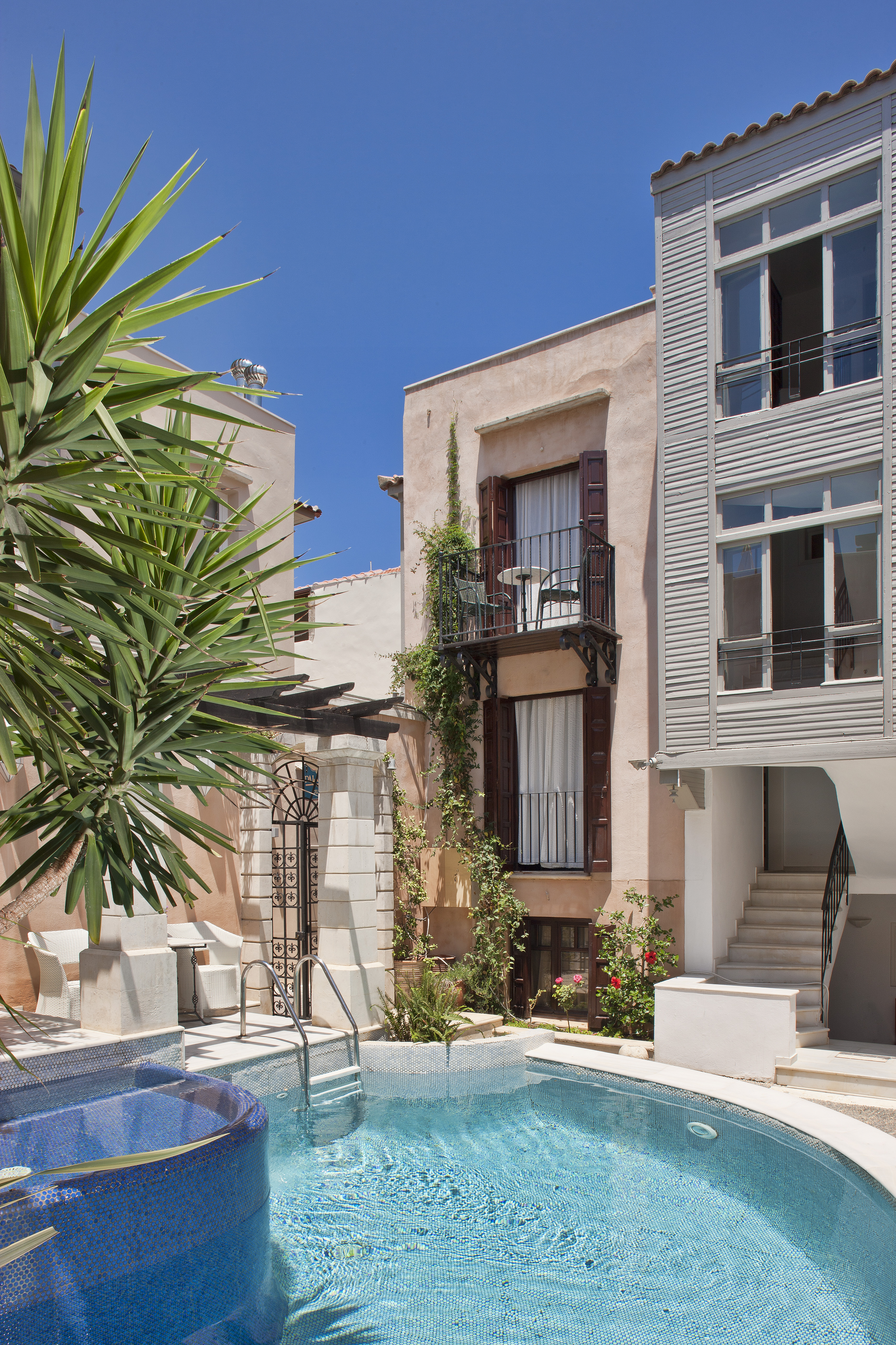 16 pool view