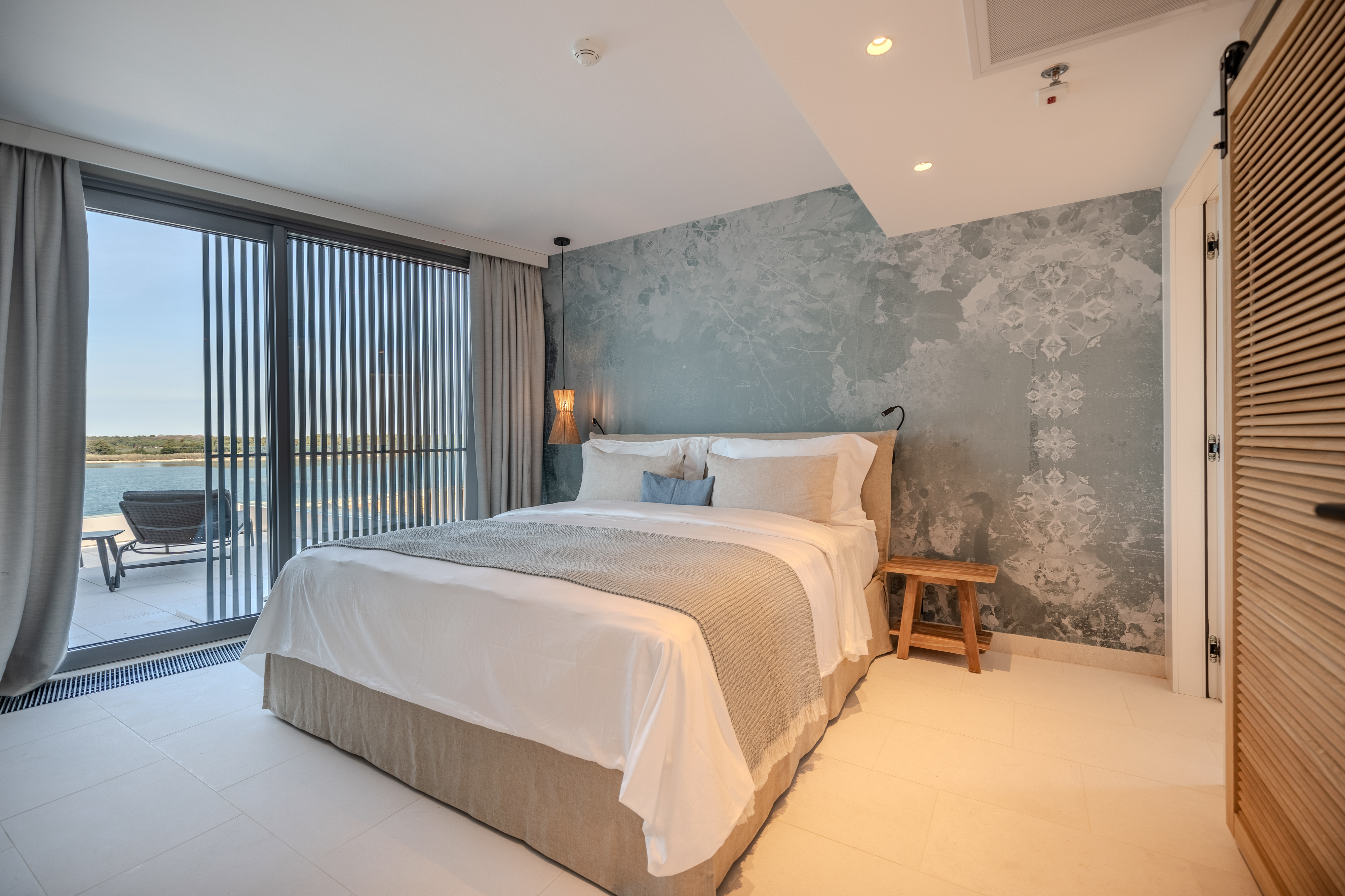 3 room with seaview and closet