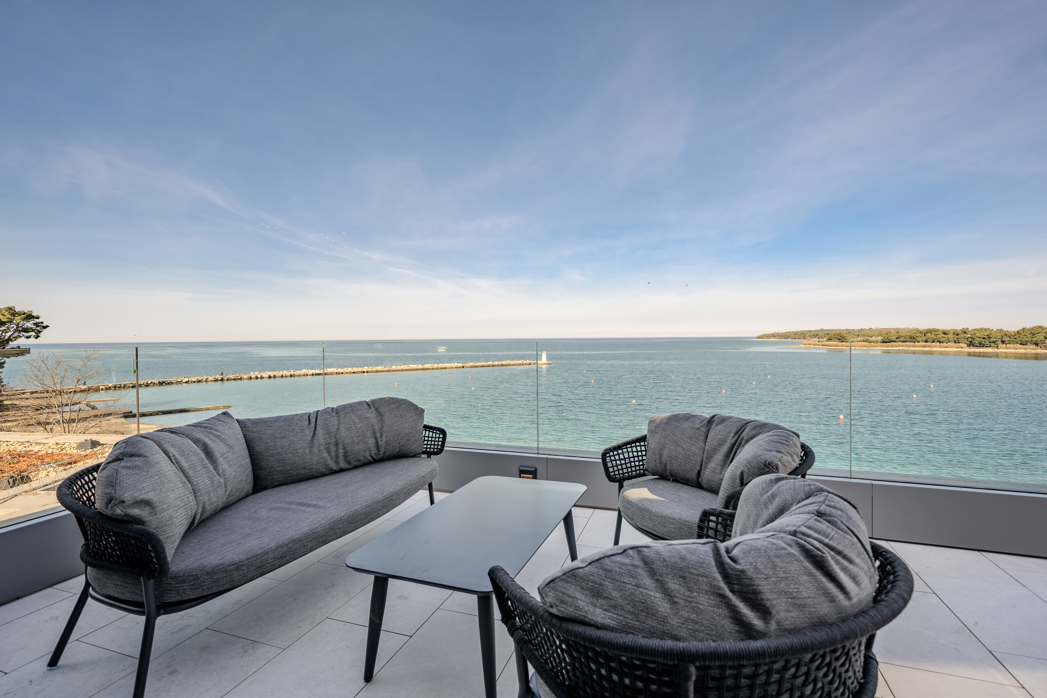13 lounge with seaview
