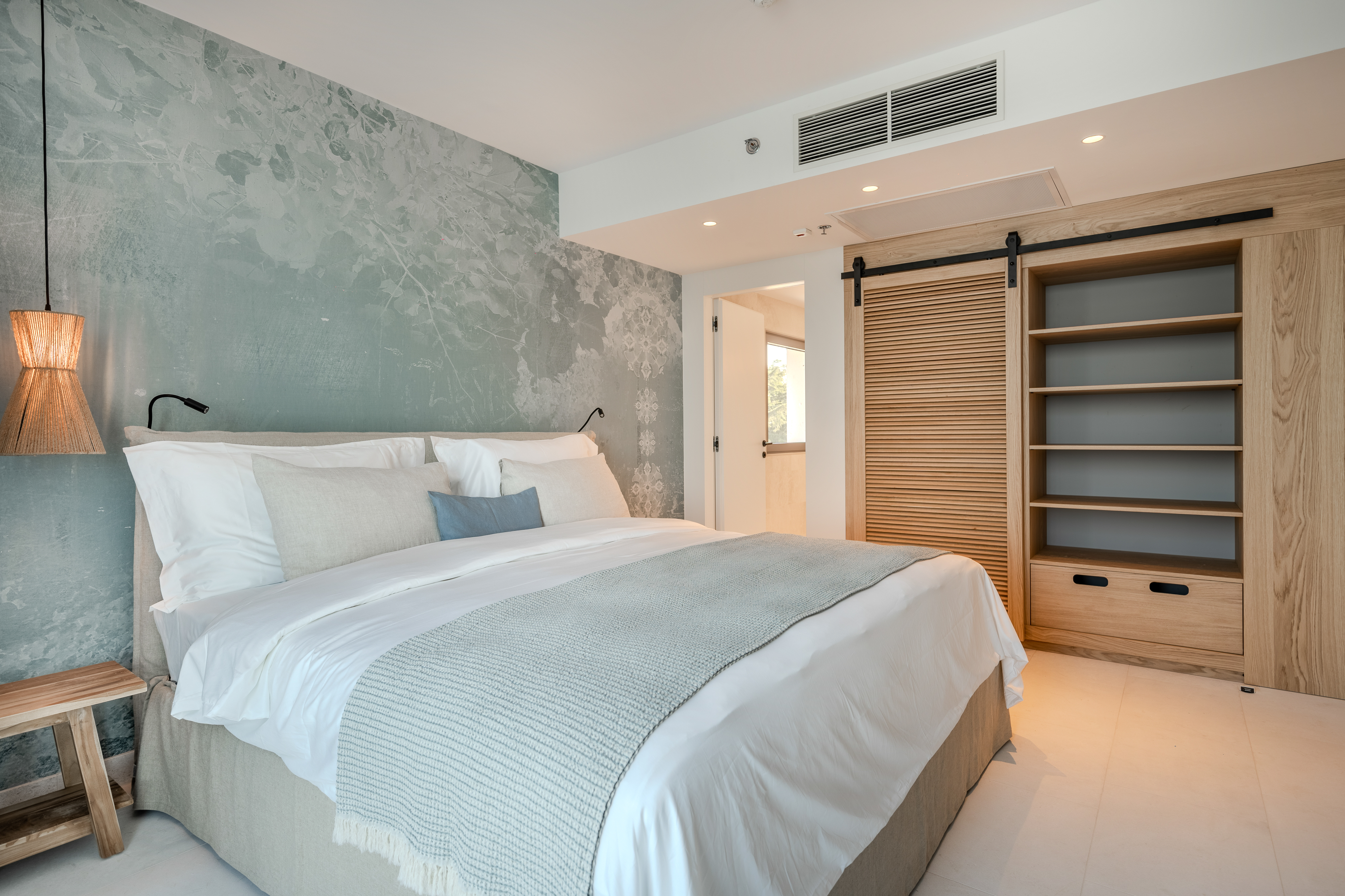 16 deluxe room