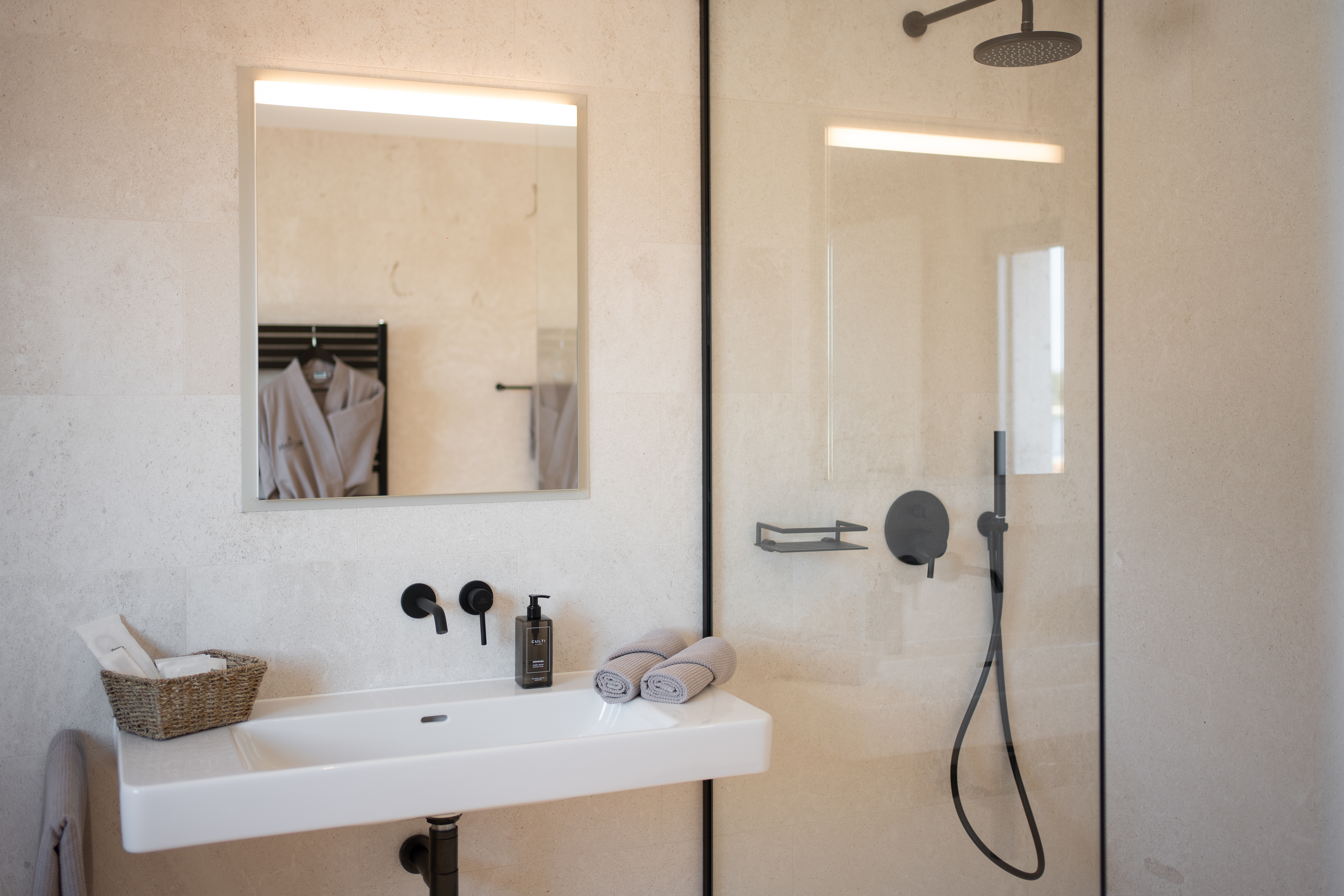 17 deluxe bathroom