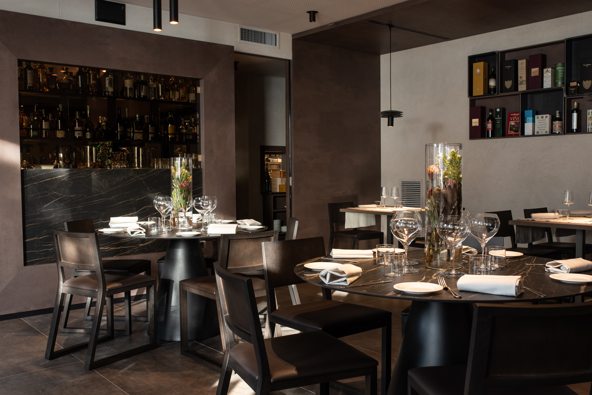 4 restaurant tables