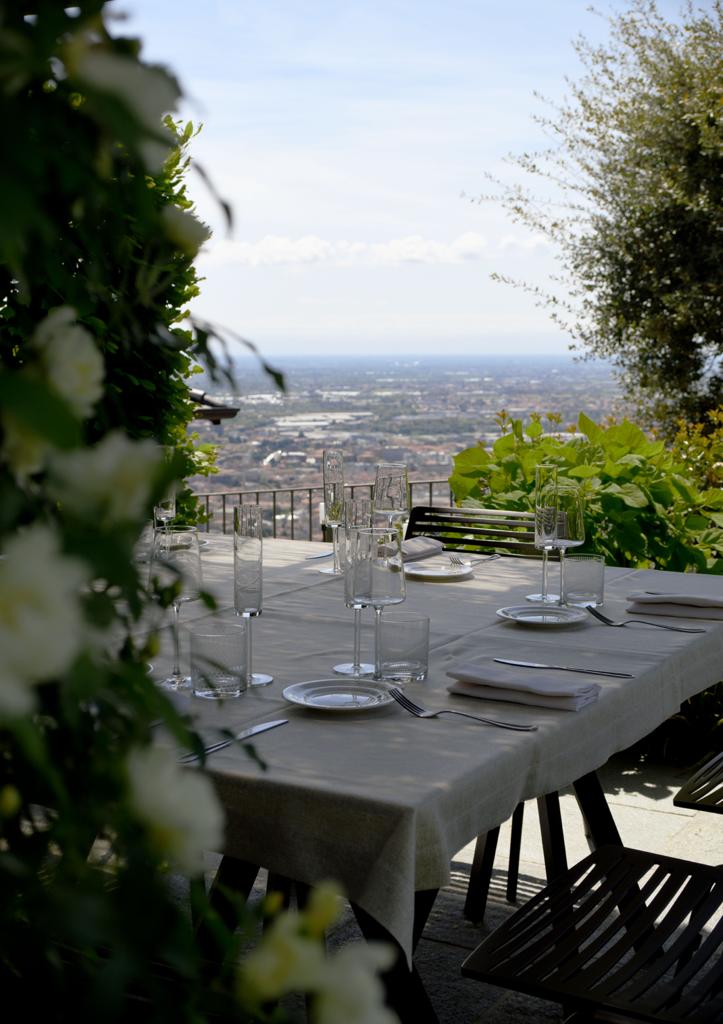 10 outside table with view