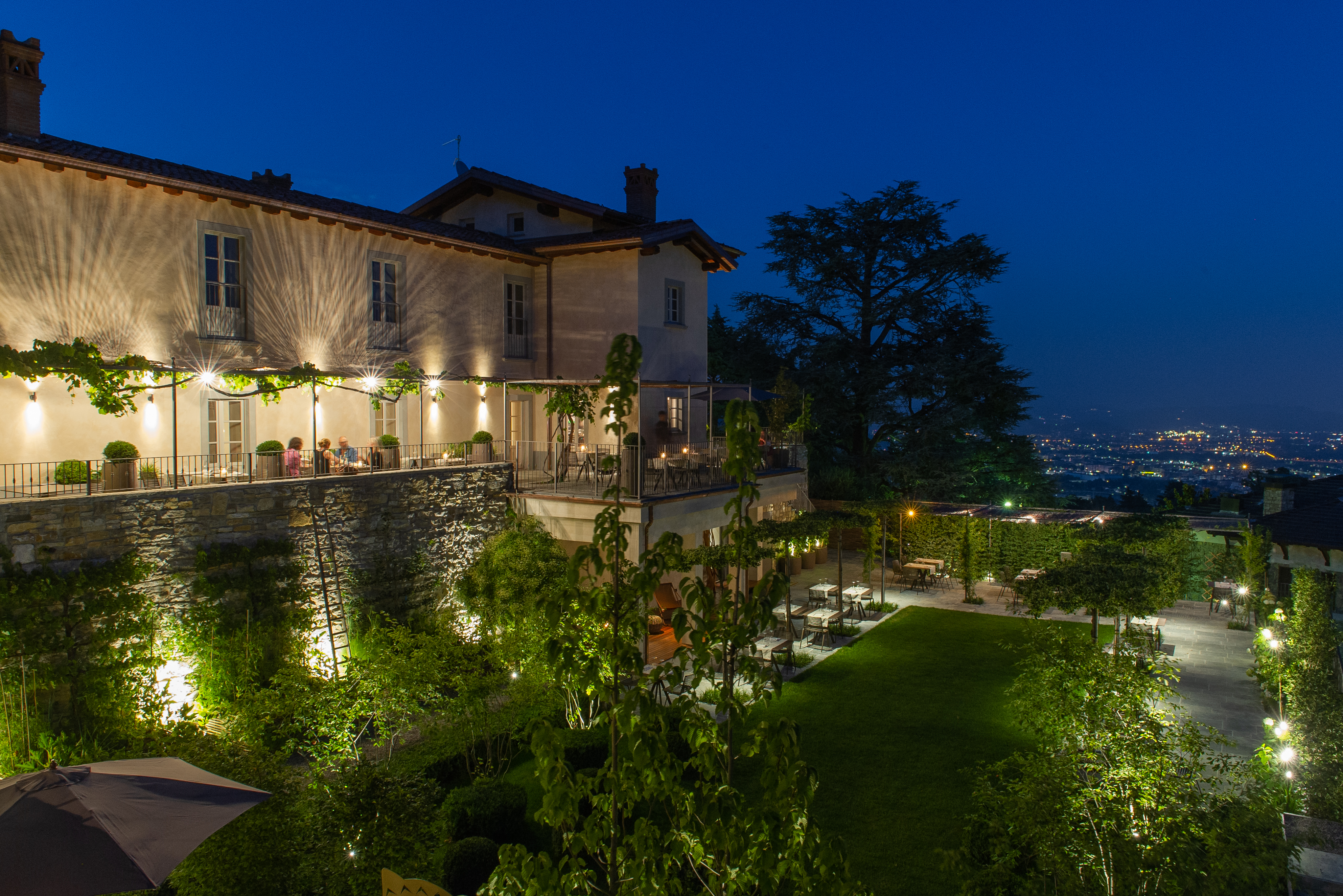 14 giardino sera copia