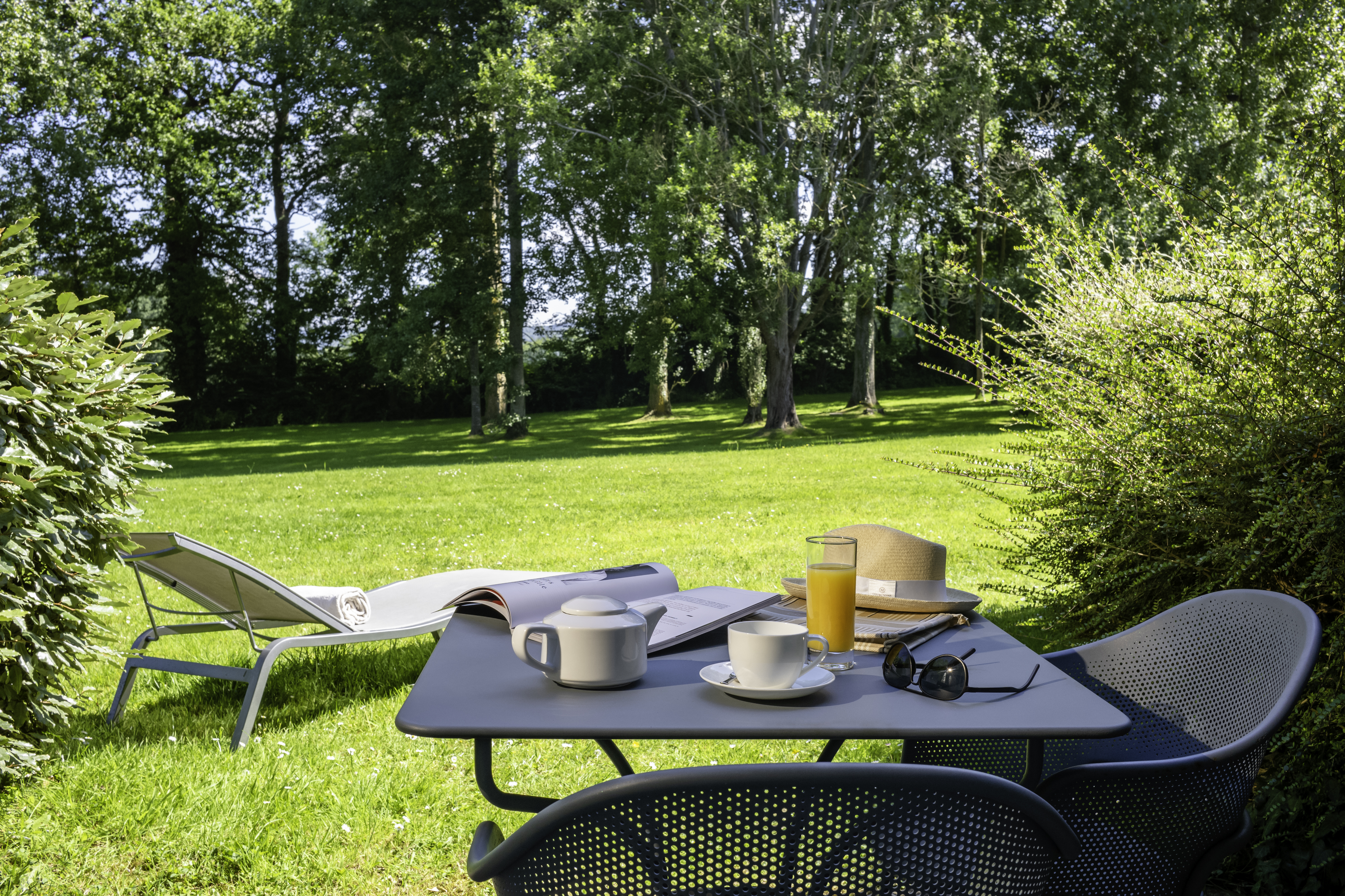 chambre rez de jardin  terrasse hotel les manoirs de tourgeville deauville alexandre chaplier 5