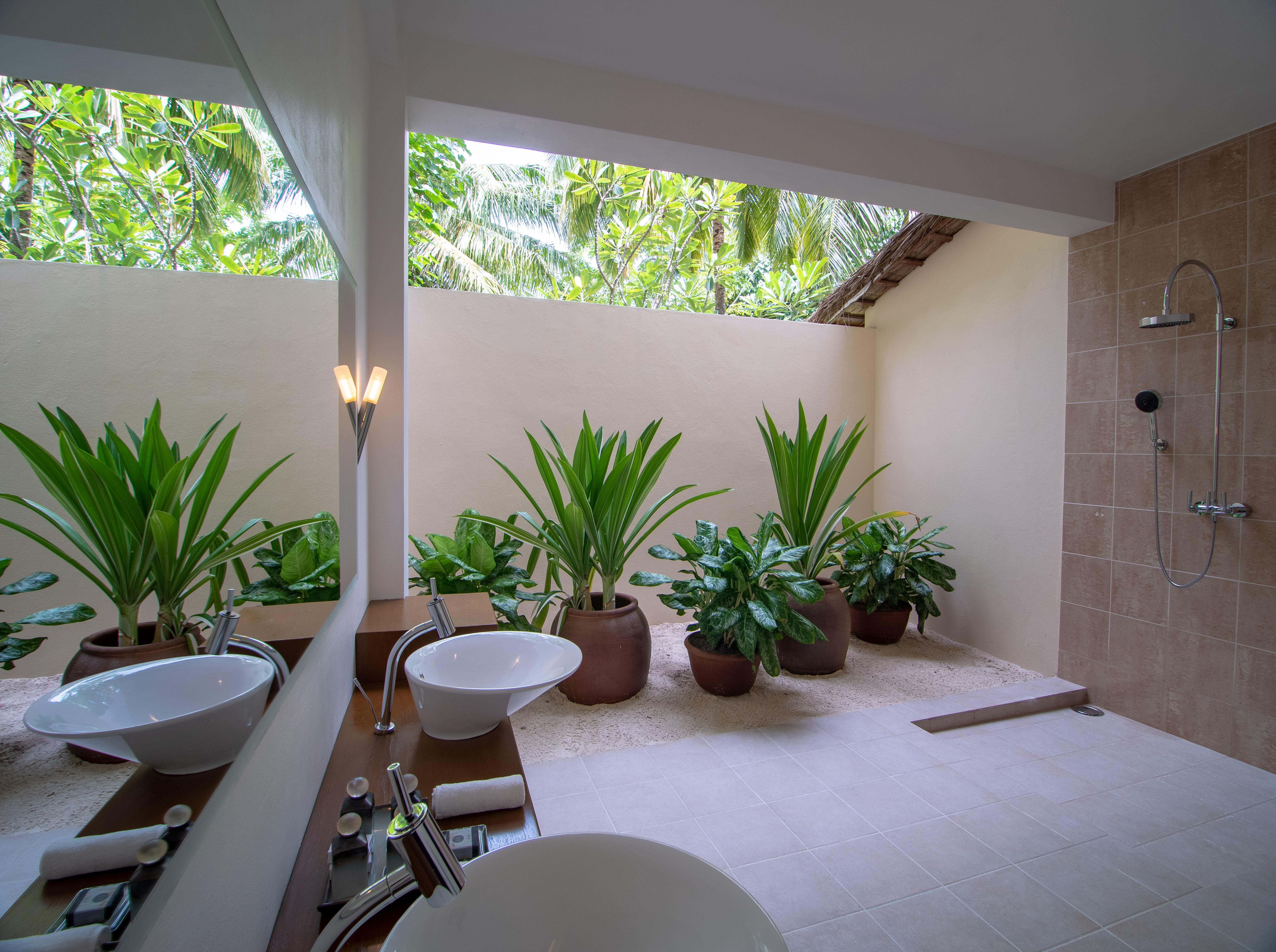 4 mirihibeachsuitebathroomground floor