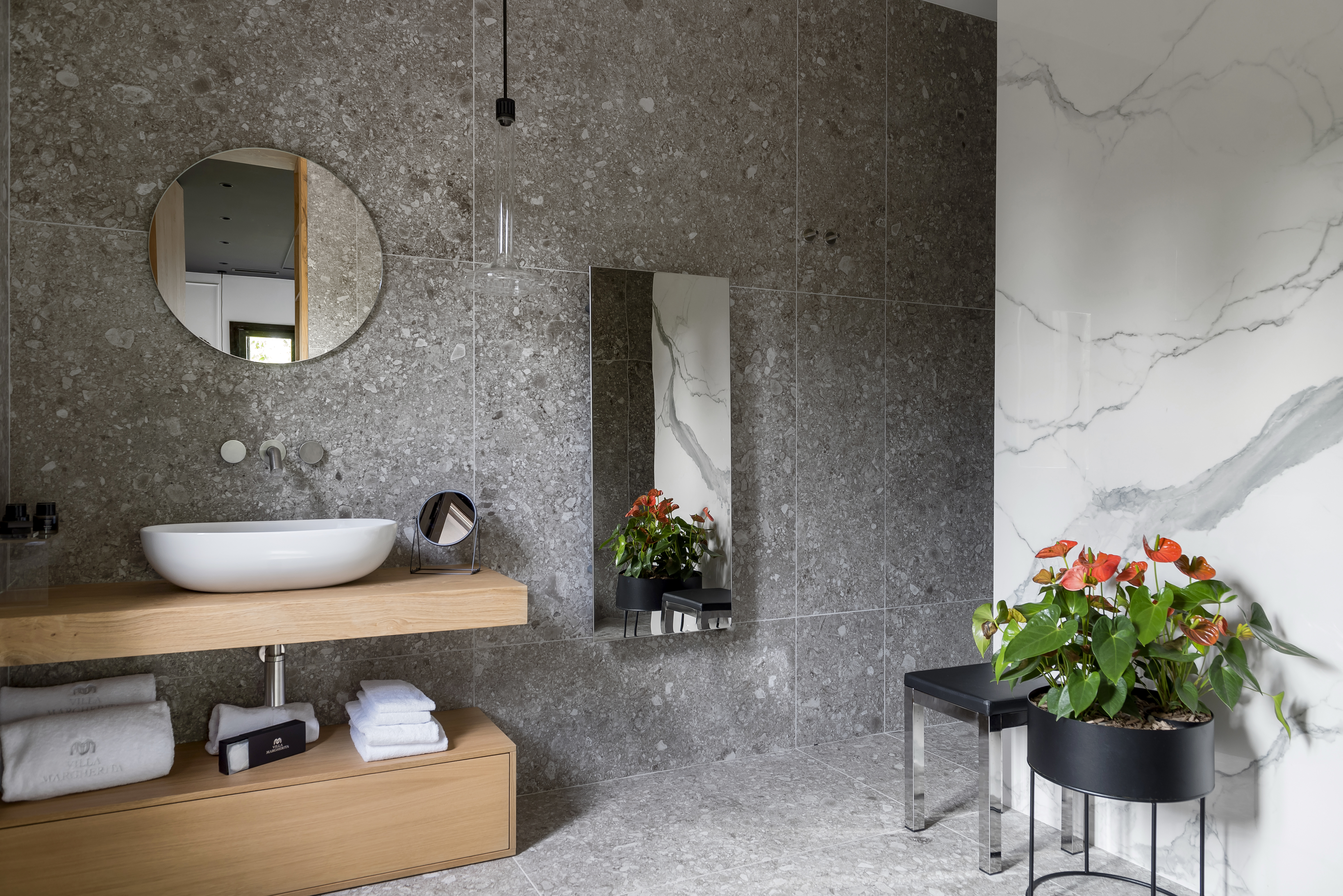 6 bathroom with plant relais villa margherita 57