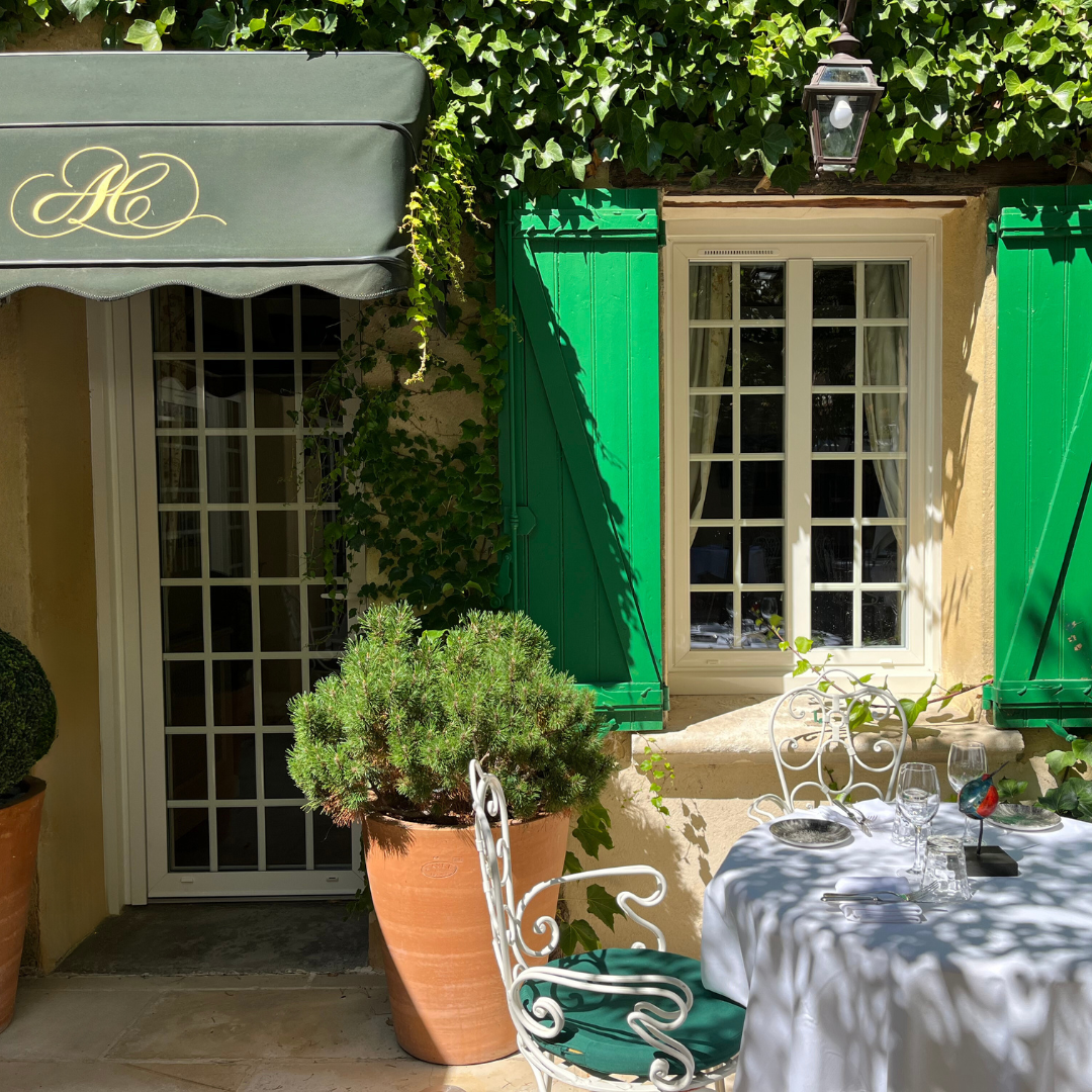 1 aubergedecassagnespa restaurant outside