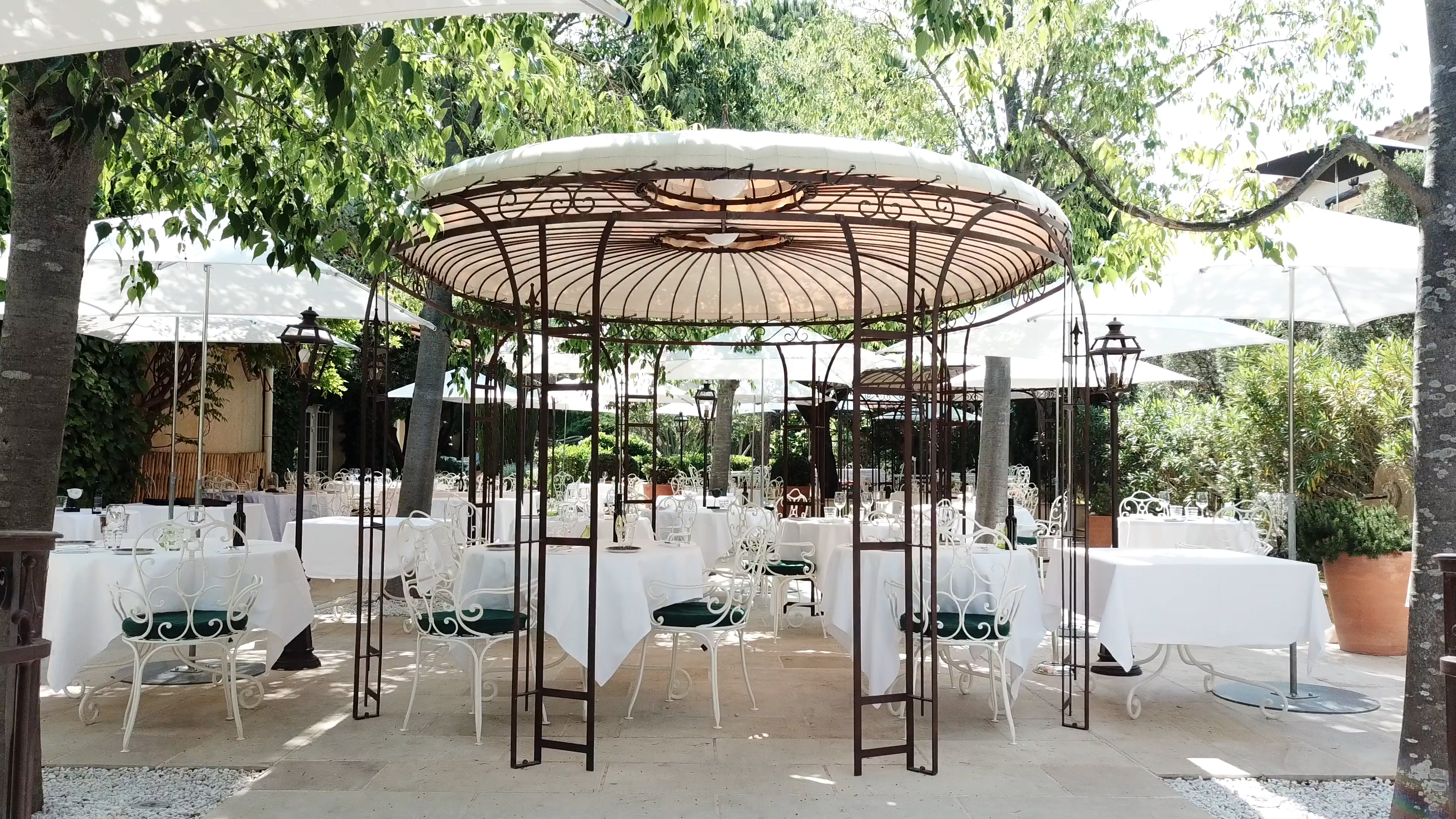 7 aubergedecassagnespa restaurant terrasse ete kopie