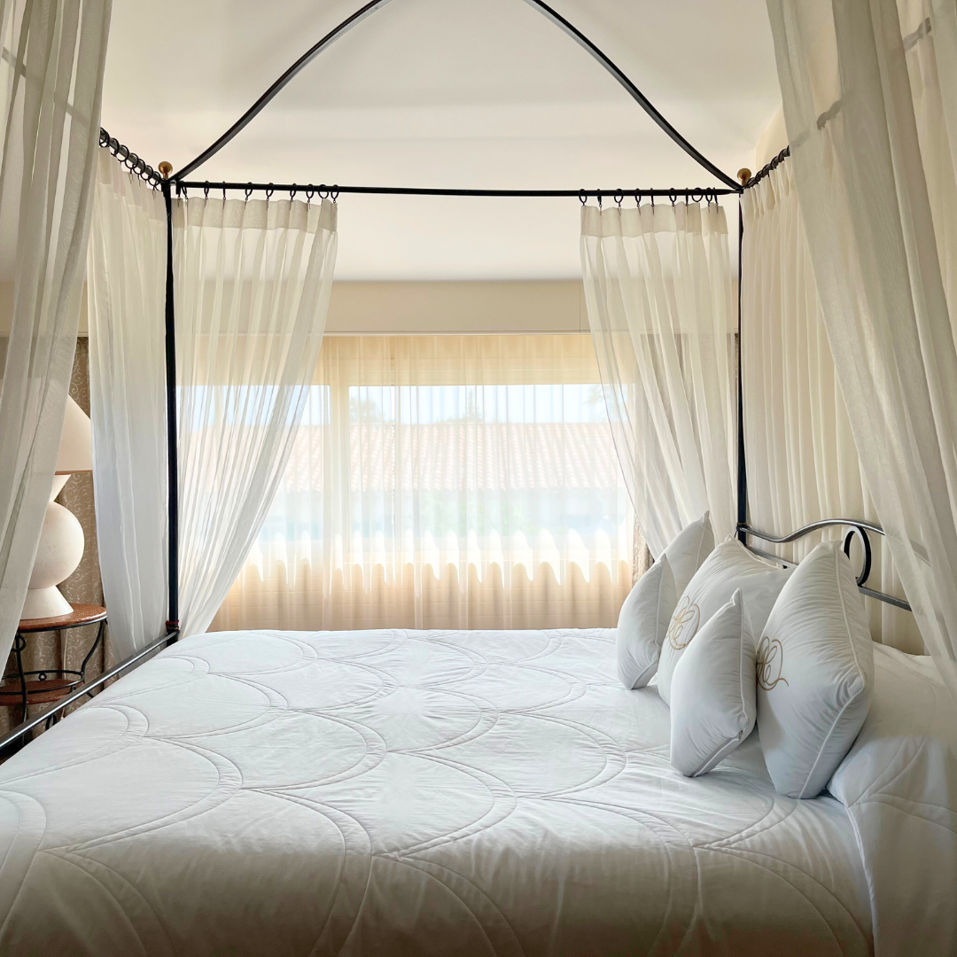8 aubergedecassagnespa hotel suite maison lit oreillers kopie