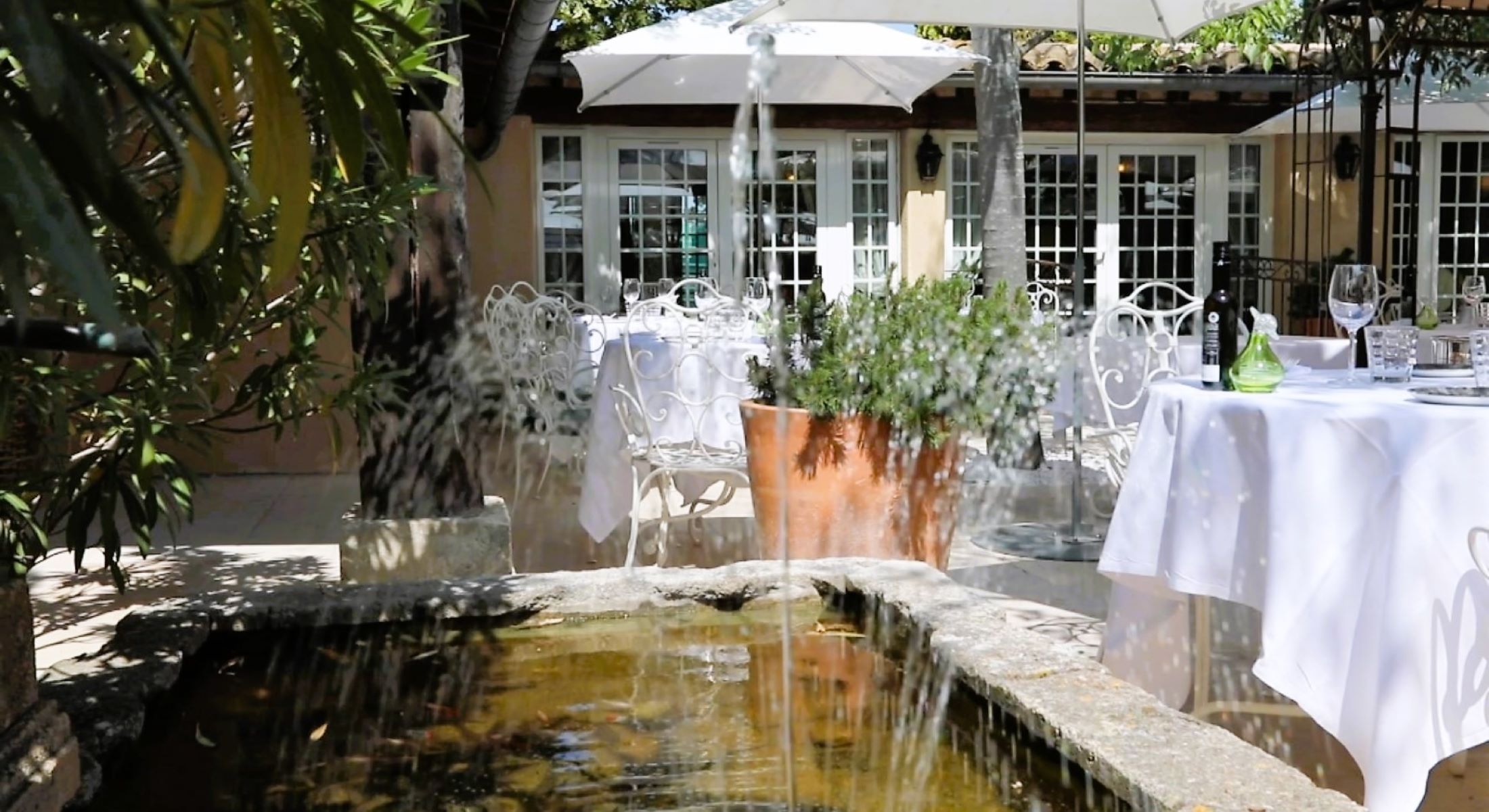 aubergedecassagnespa restaurant fontaine ete bassin kopie