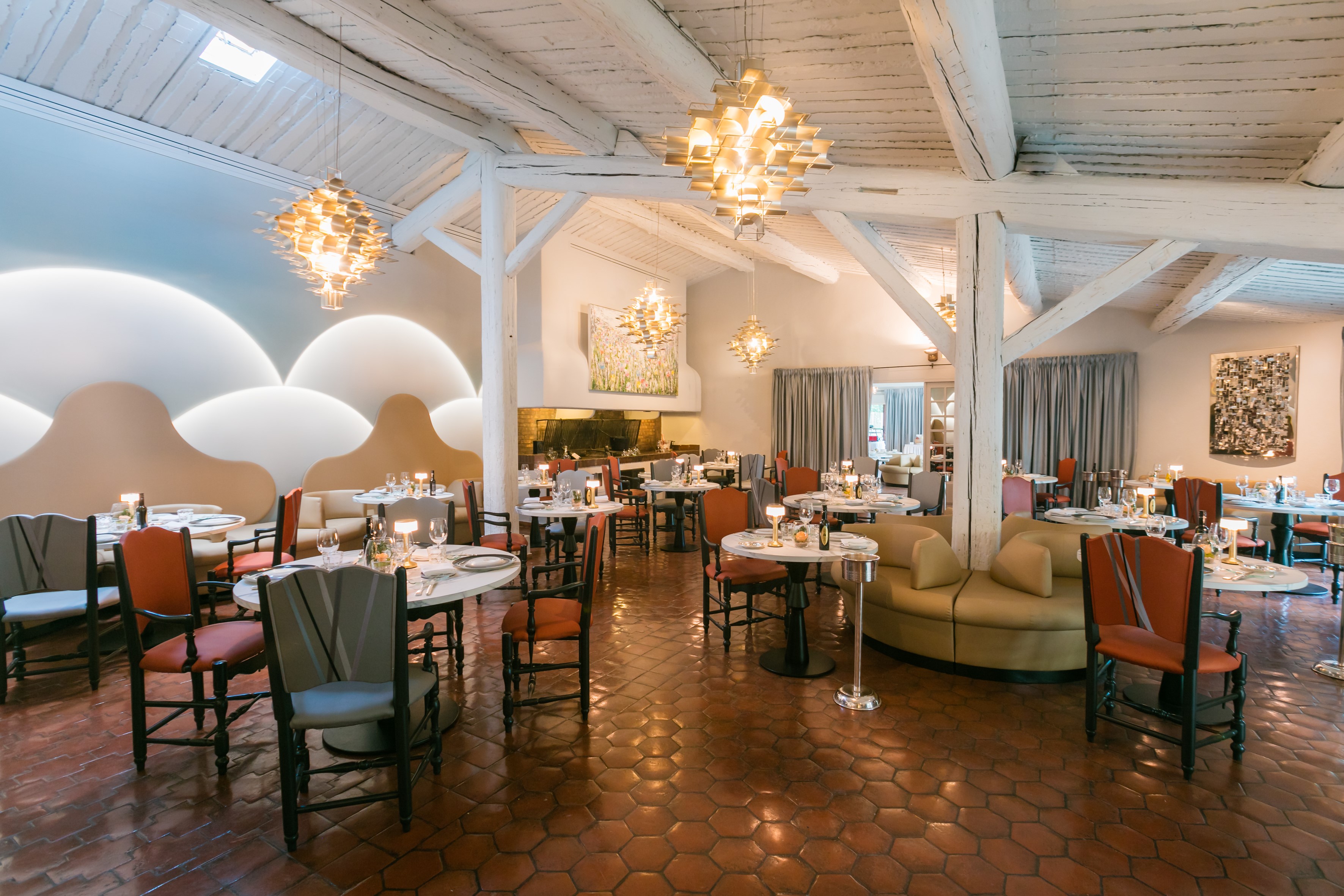 aubergedecassagnespa restaurant salle tomettes kopie